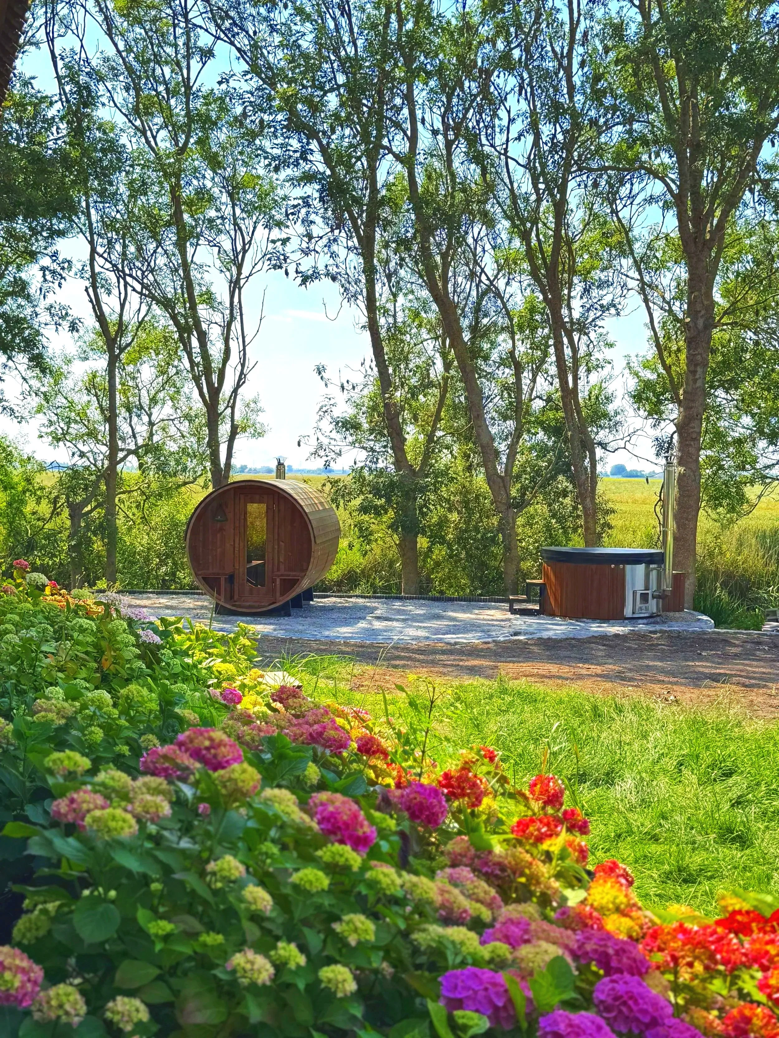 barrelsauna-en-hottub-aan-zee
