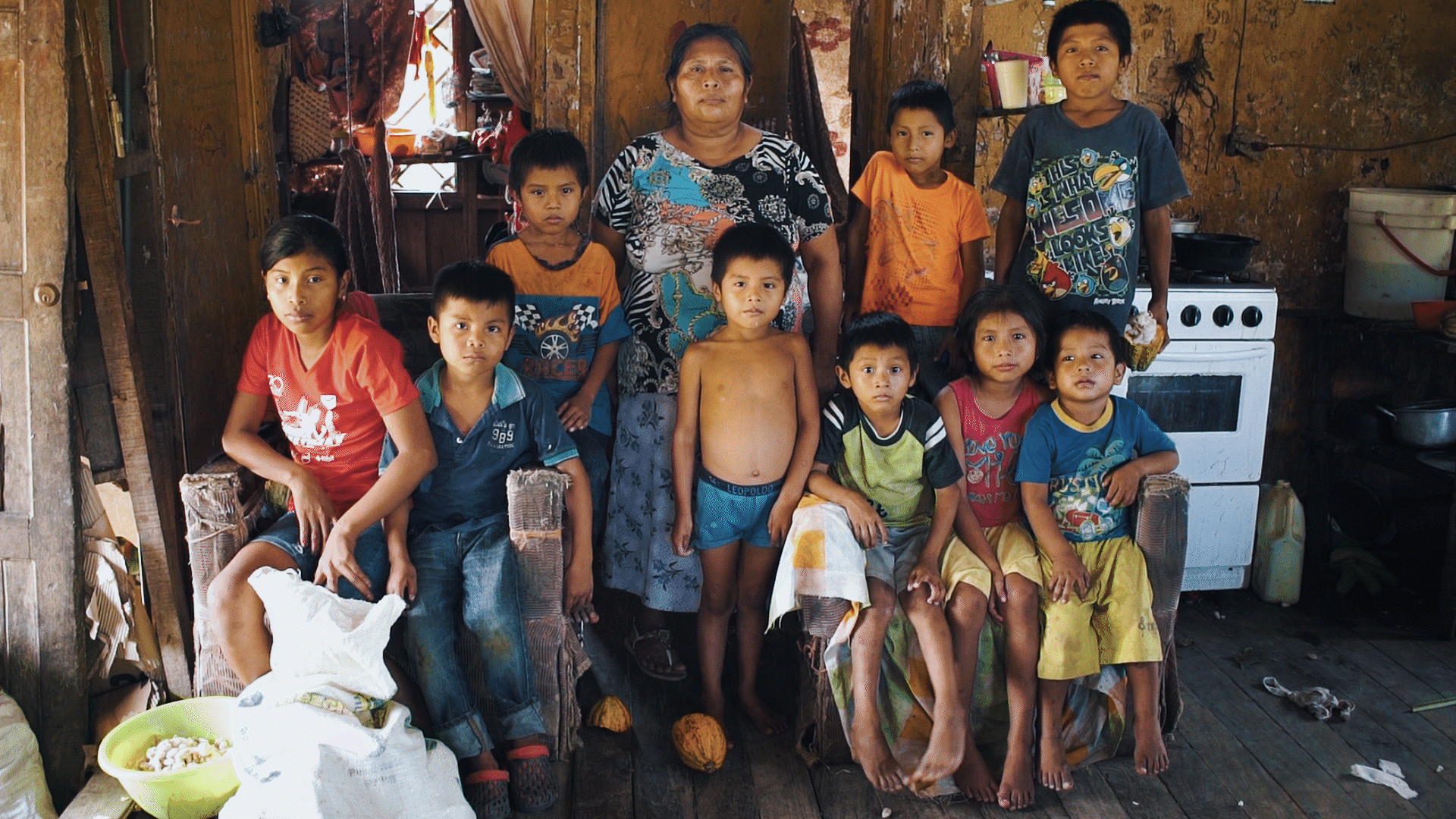 Many houses inhabited by banana plantation workers were inherited from bankrupt banana companies that left abandoned settlements providing housing for their workers. These dwellings are in poor condition and lack potable water. Even houses still unde