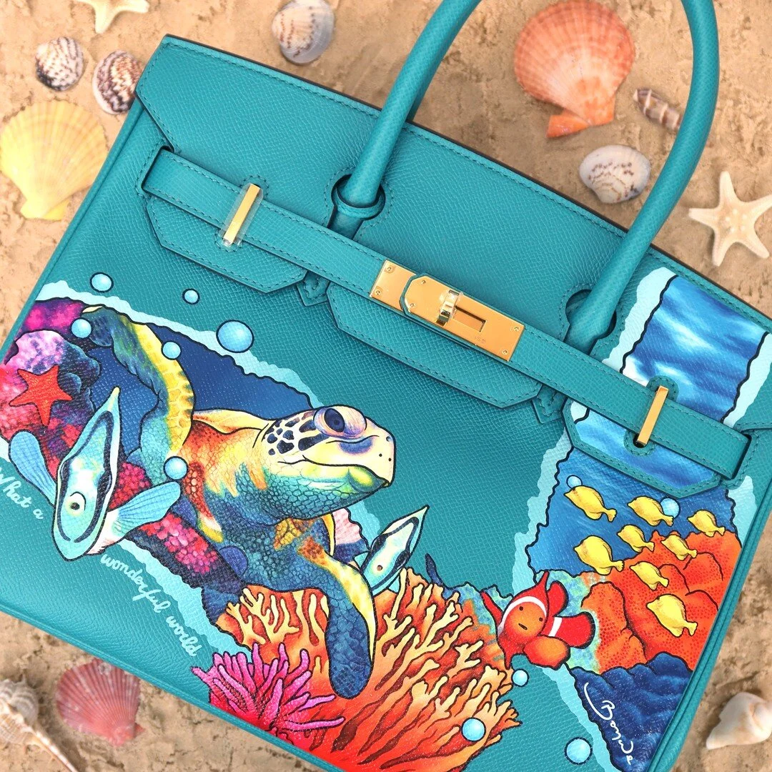 A special moment that you wish to capture forever? Boyarde got this!
Collector K commissioned us to create a piece related to one of her most cherished memories – her honeymoon. During her honeymoon, she and her husband saw a sea turtle while