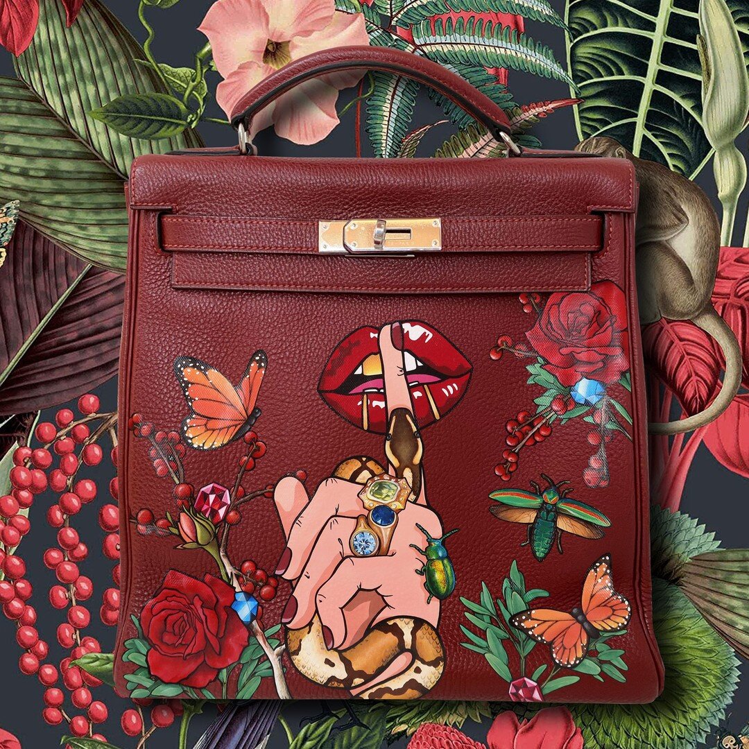 Here is a secret….
A Boyarde artwork is full of easter eggs related to each collector. Collector L is a super fashionable person who has a fabulous jewellery collection 💎 All the rings in the design are the ones she really owns! 
#myboyarde