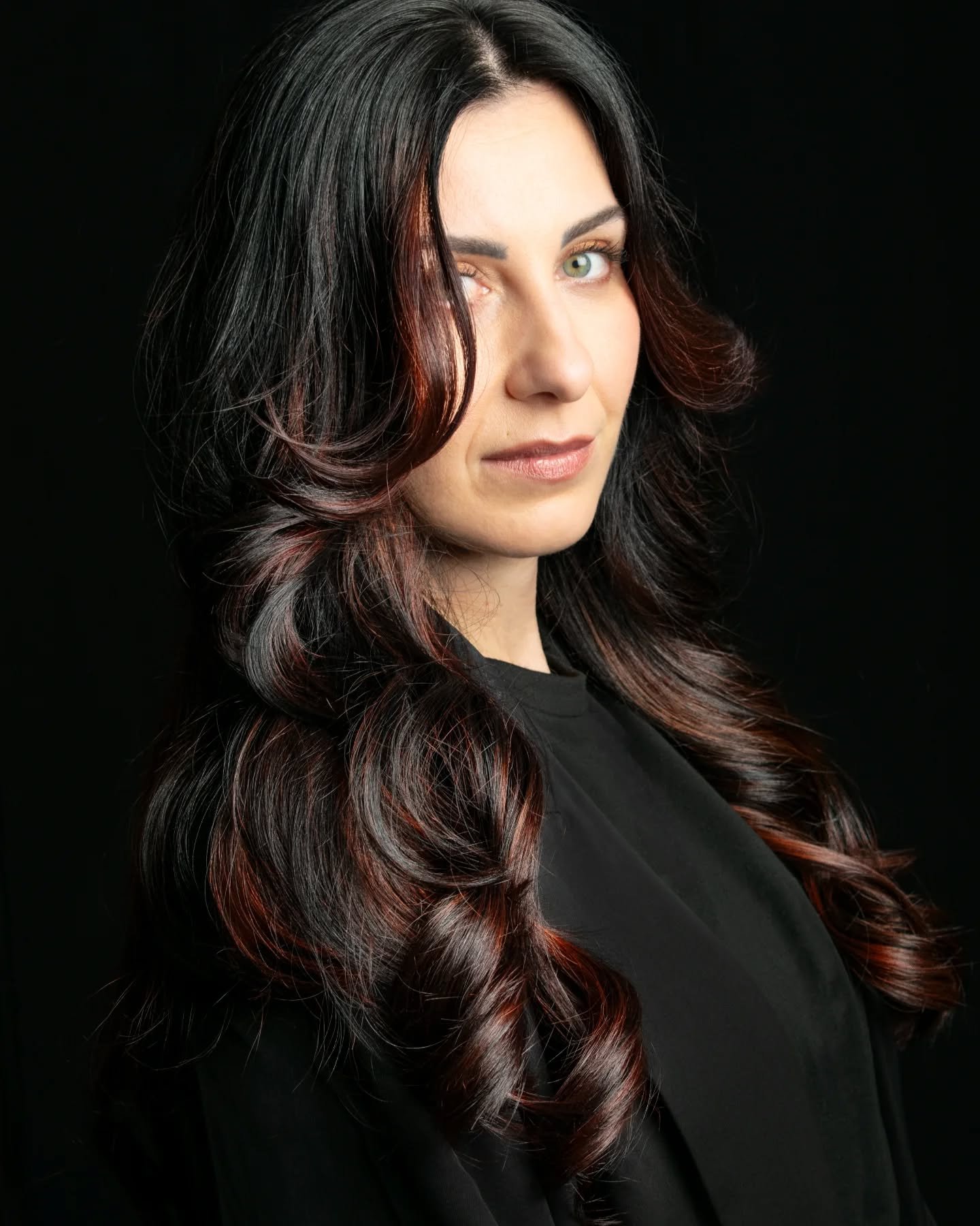 A mighty fine blend
New Looks @kapsalonvibes
Model @antine91
Haar @compagneesmee
Make-up @joycepietrzakmuah
Fotografie @jane.dinmohamed via @storyland.of.stars
#beautyshoots #hair2025 #beautyportraits #hairshoot