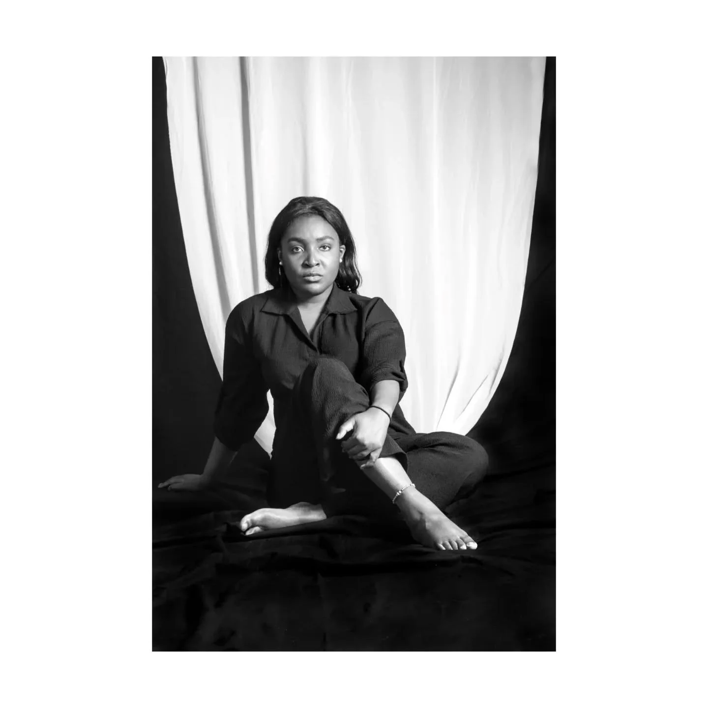 I recite in black and white

Model Shanice
Concept, art direction &amp; fotografie @storyland.of.stars