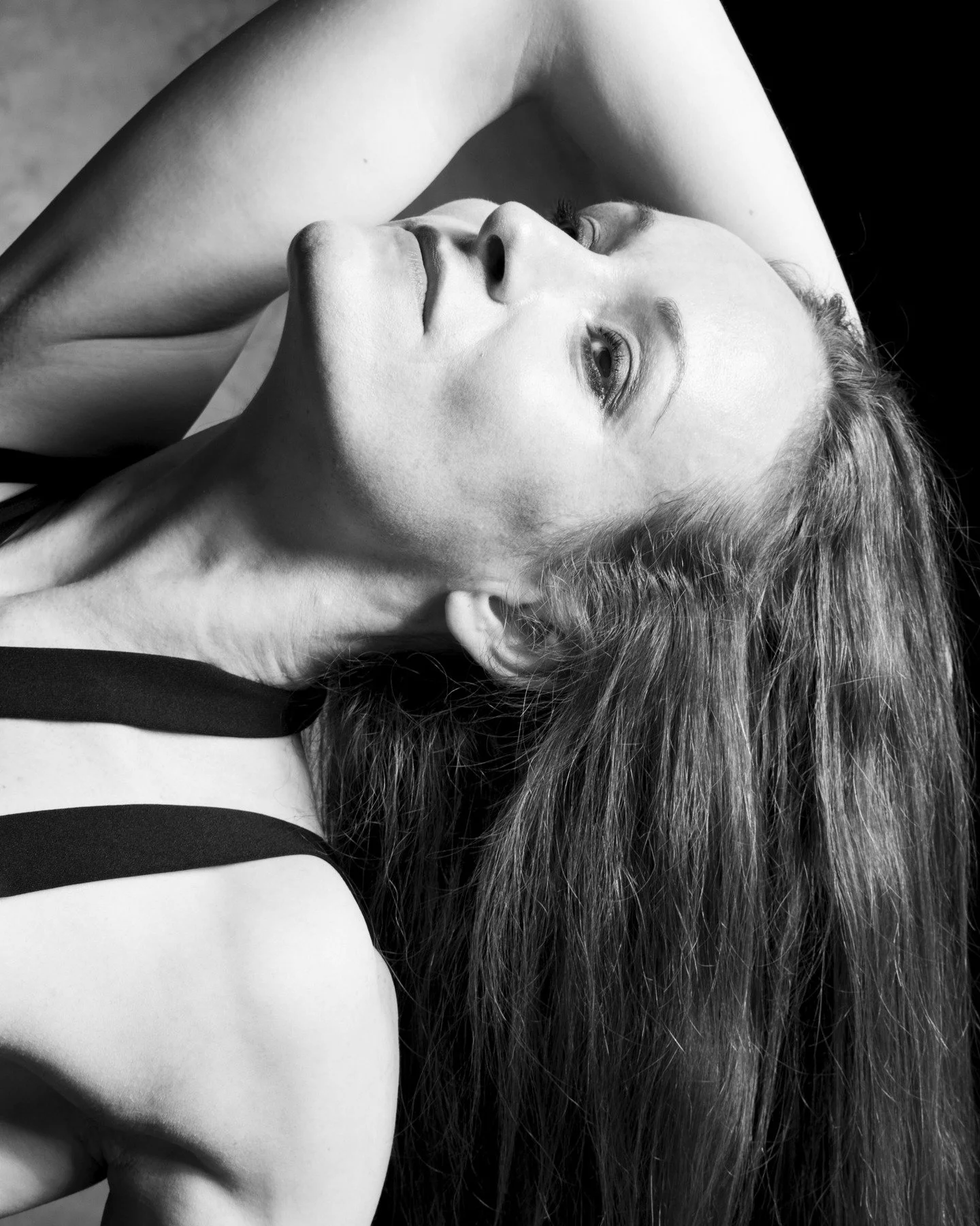 MUSE

Model @martinovaevelina 
Make-up en haar @makara.mua 
Fotografie @storyland.of.stars 

#90sinpiredportrait #zwartwitportret #90saesthetic