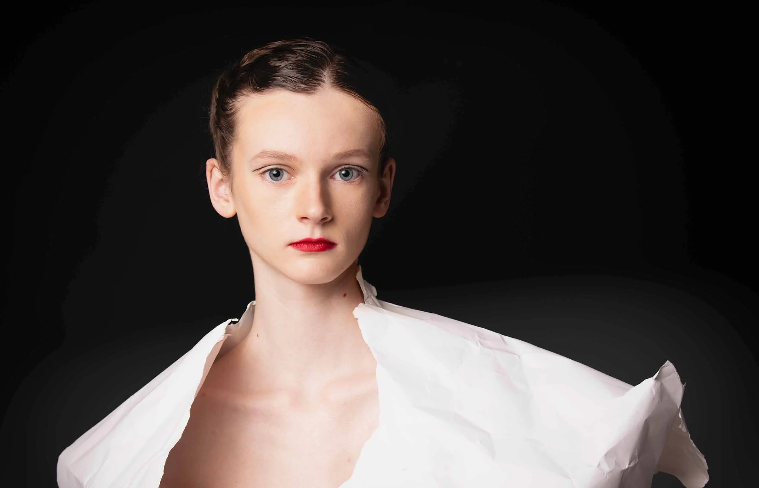 Modefotografie in fotostudio in Lelystad. Clean modeportret.
