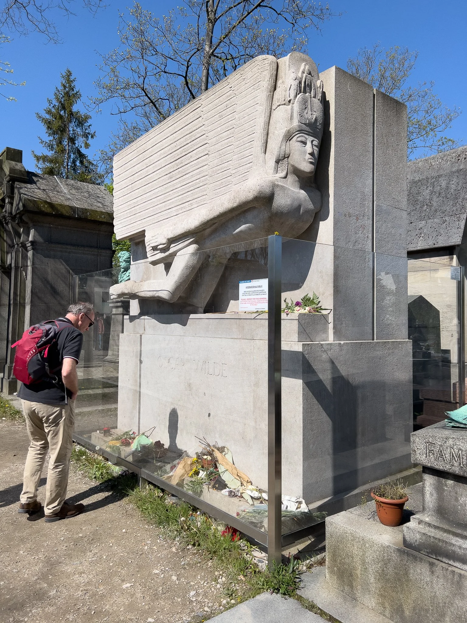Oscar Wilde - Pere Lachaise Cemetery