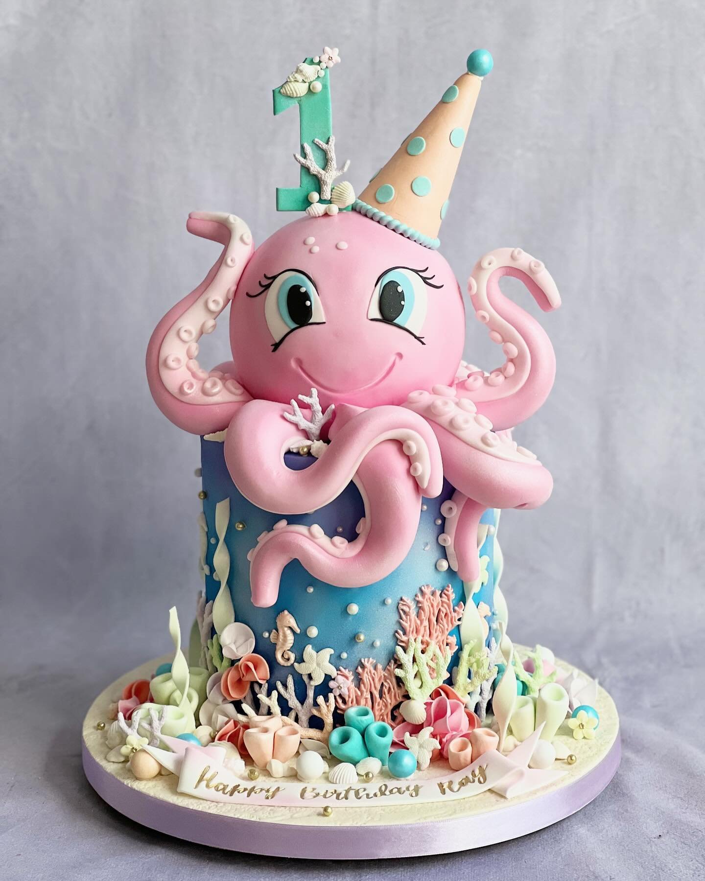 I couldn&rsquo;t resist sharing this cutie from an Under The Sea themed party we did recently. 

There was another cake and lots of different sweet treats alongside it but for me, this one was the star of the show! 

🐙🩷🪸
.

#cake #cakeart #caketab