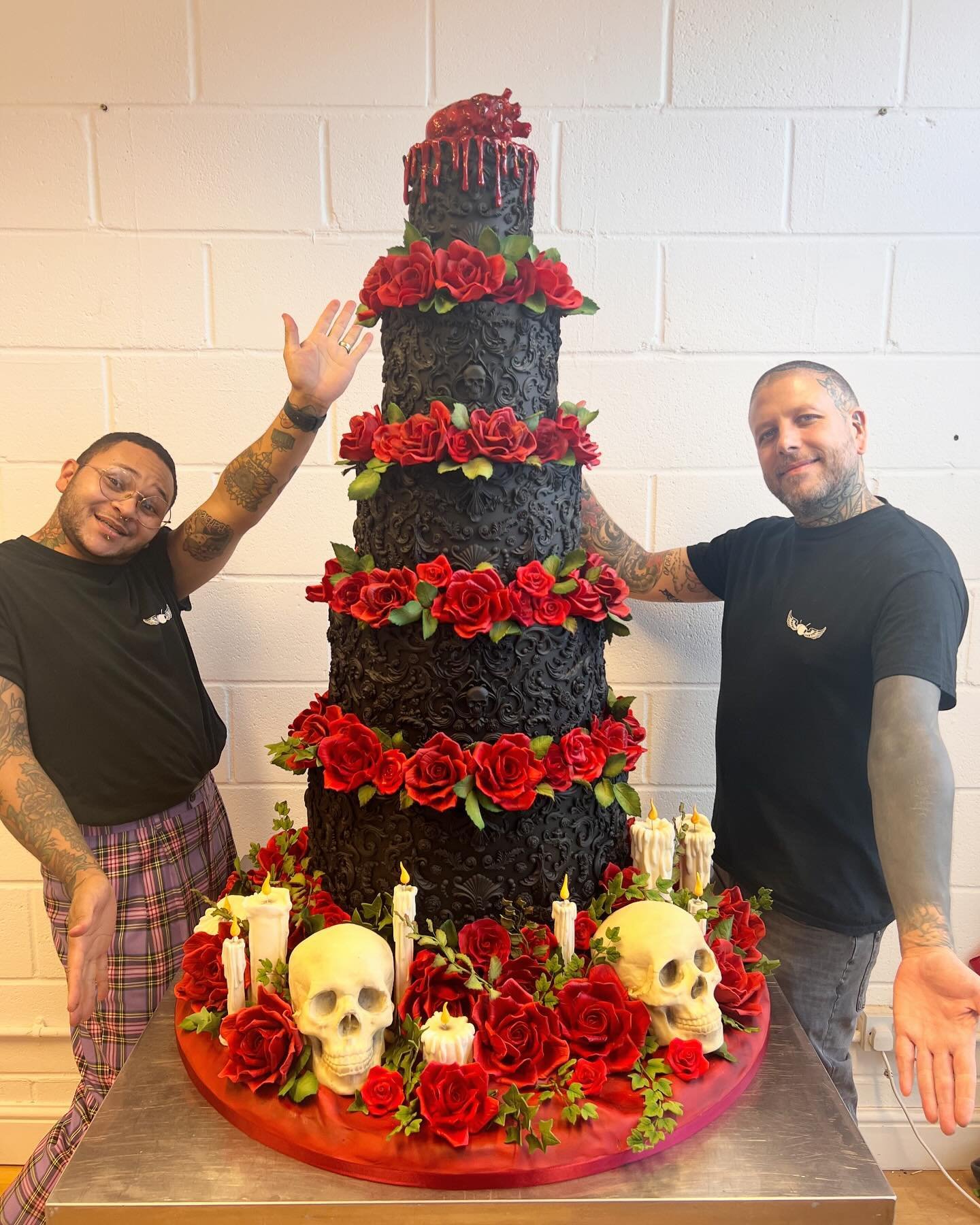 A little out of season, but with wedding season approaching, why not share something a little different THE ultimate Halloween/Horror lovers cake. 

This cake was so big it was taller than our photo backdrop 😅😅 We often get asked to make large cake