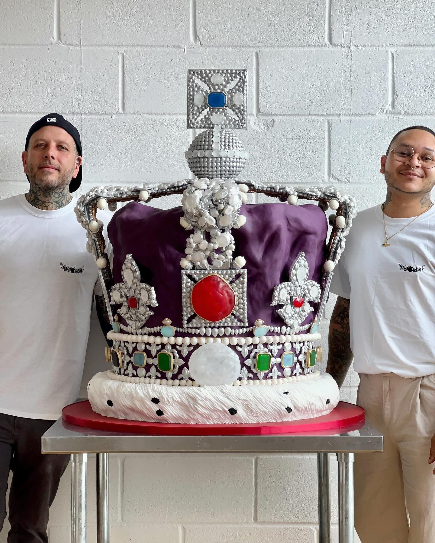 A couple of days late, but I couldn&rsquo;t resist resharing this 👑 

We were asked to make this last year as a Coronation  gift, and had the pleasure of delivering this to Their Majesties at Windsor Castle.

This cake was around 1m wide and over 1m
