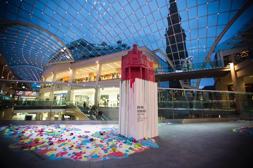 🎂 City of Cake 🎂 

Created 8 years ago in @trinityleeds for @leedsindiefood and @leedsgallery. 

This was a mammoth undertaking that took months of planning and many hours of constructing! We decorated the walkway with kilos of coloured sugar, and 