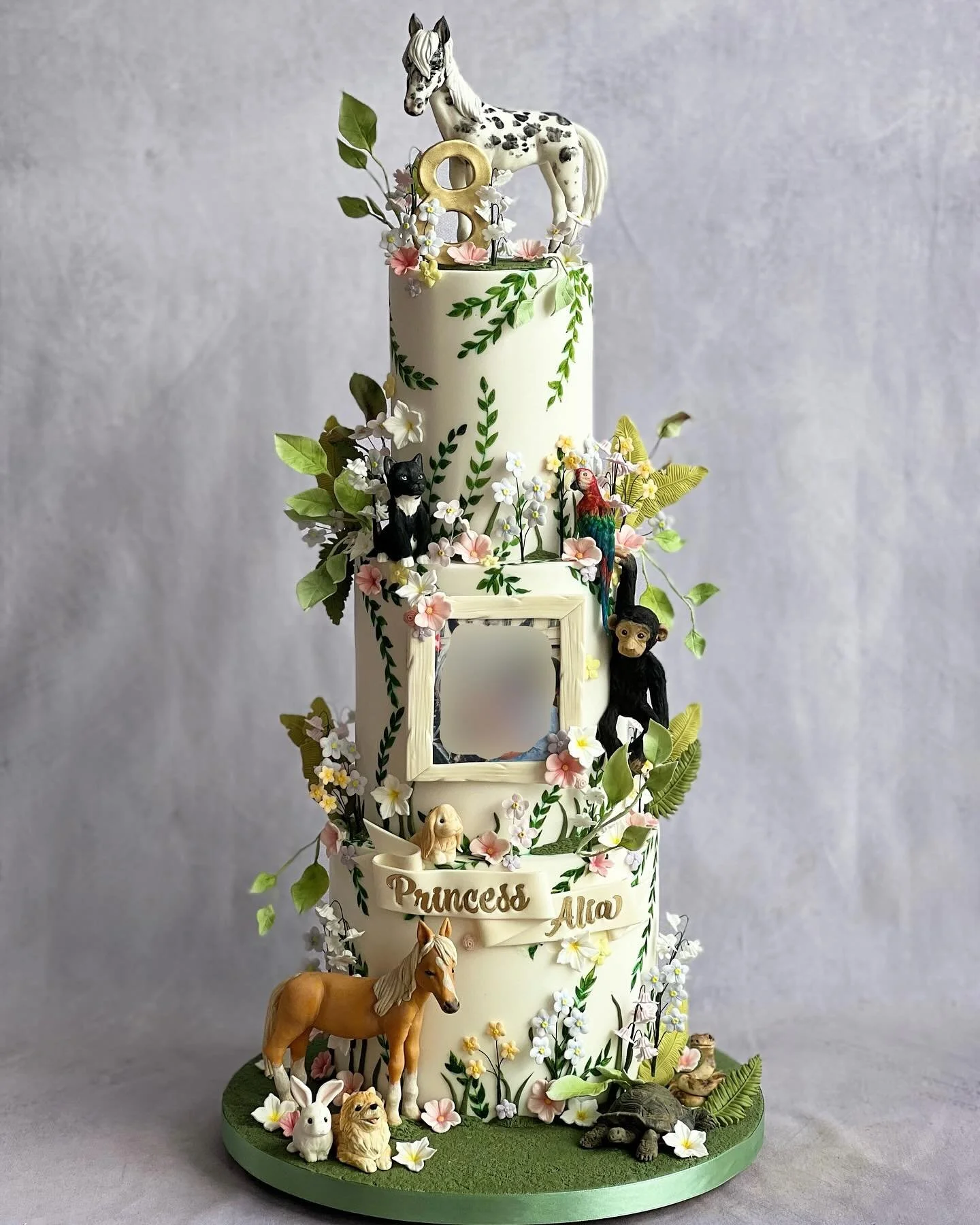 A birthday cake for a little animal lover! Featuring a wide variety of different animals.

How many can you spot?

.
#cake #cakeart #birthdaycake #birthday #animalcake #animalbirthdaycake #luxury #luxurylifestyle #luxurybirthday #luxurycakes #explore