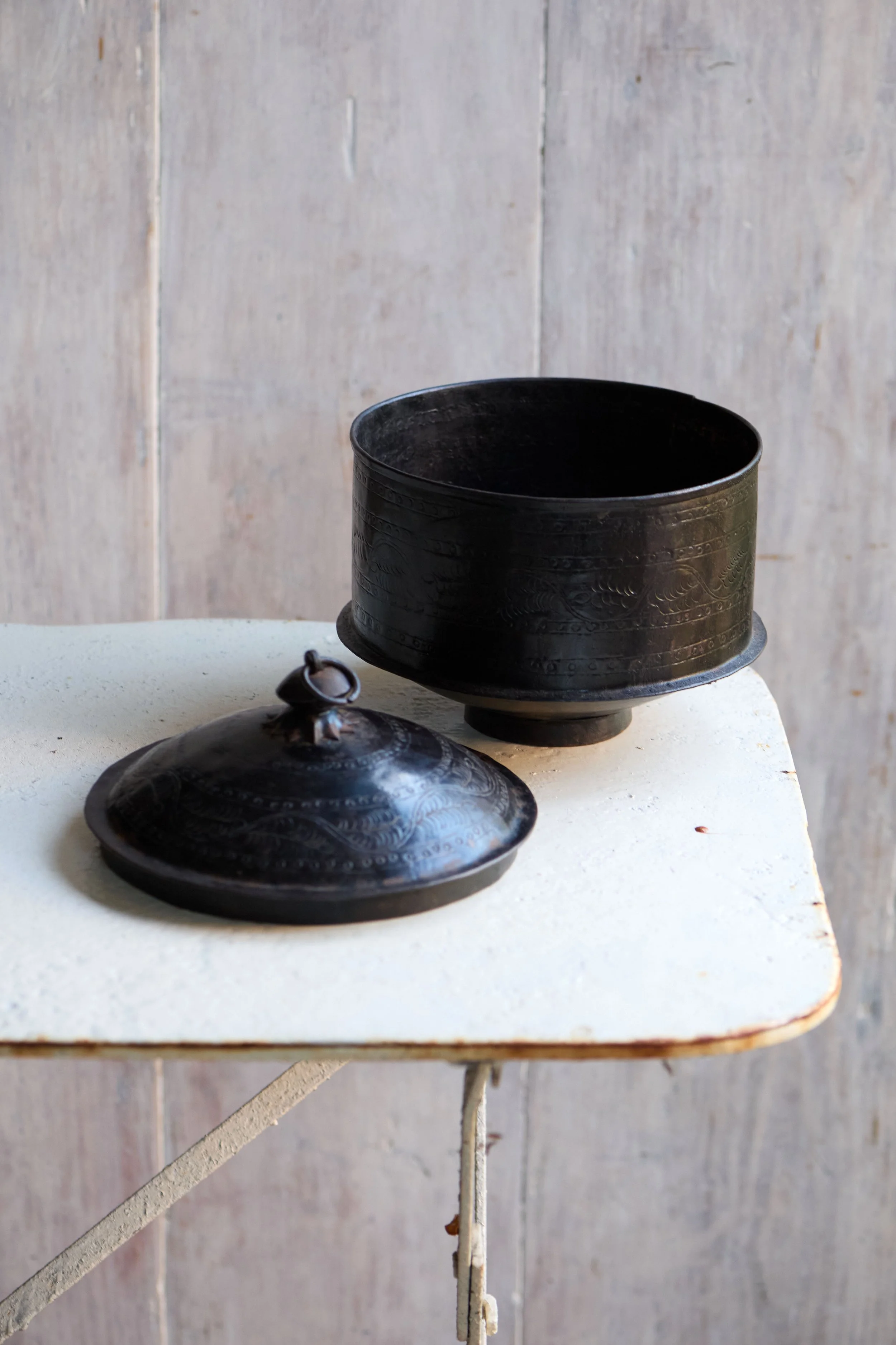 Dark metal pot 1.jpg