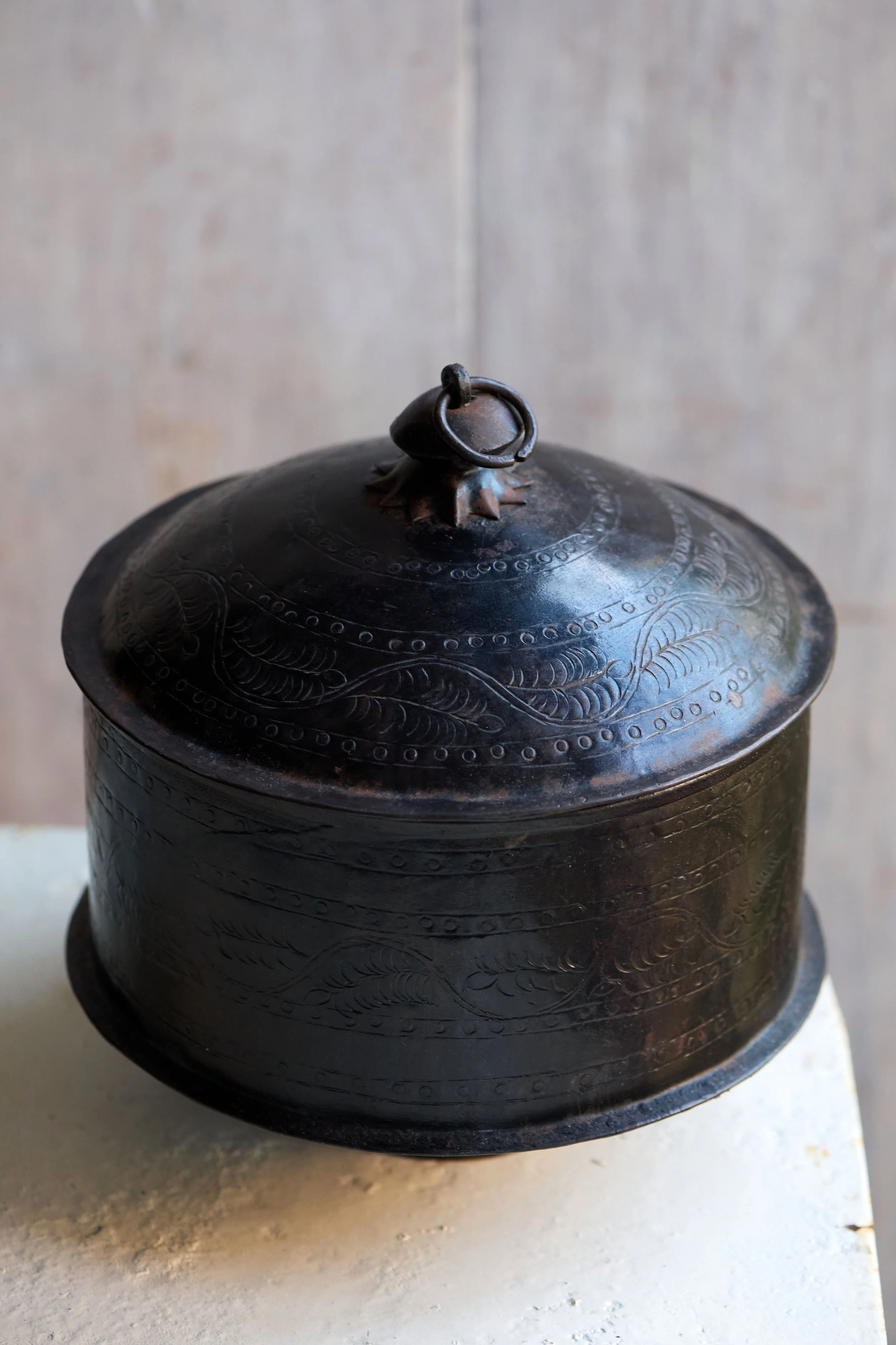 Dark metal pot 2.jpg