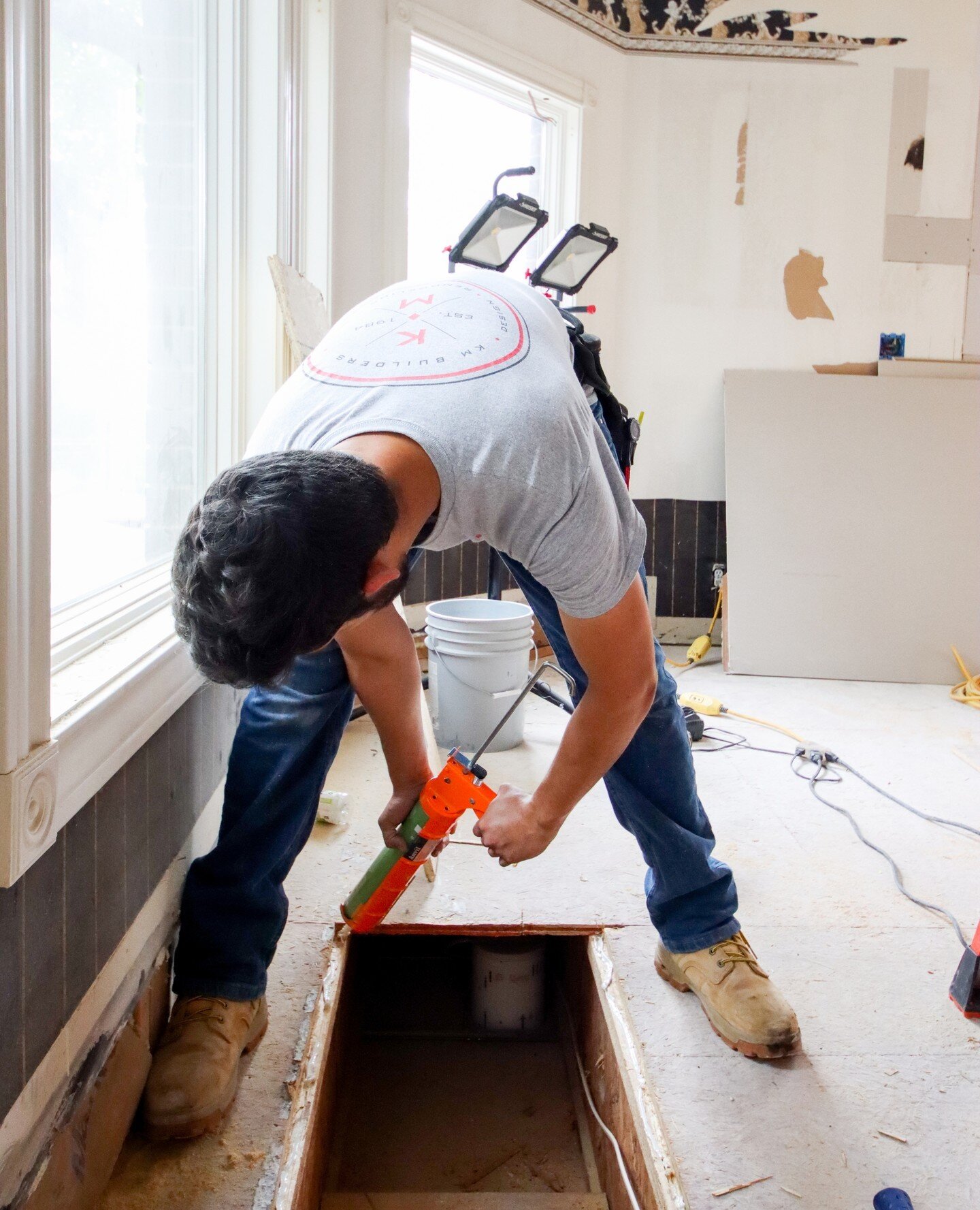 Andddd ACTION! 🎬 ⁠
Behind the scenes on one of our fave projects to be!! You don&rsquo;t wanna miss this one&hellip;.⁠
.⁠
.⁠
.⁠
#bathroomremodel #bathroomrenovation  #remodeling #remodelingideas #homeimprovement #sanantoniointeriordesigner #sananton