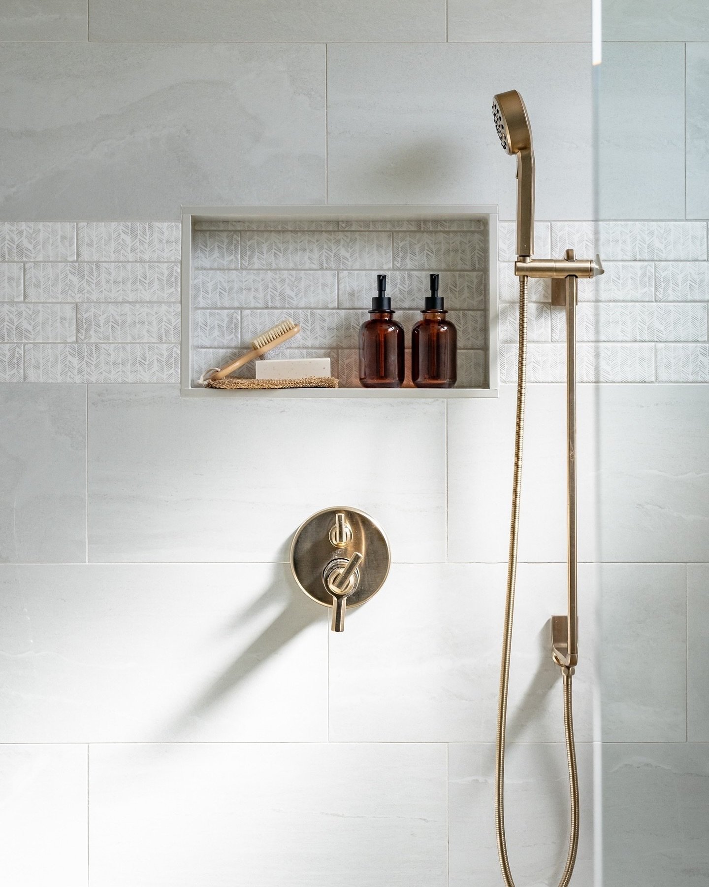 Subtle elegance is all in the details. This shower space features meticulously chosen tiles with a pattern that brings a textured elegance to this peaceful shower oasis. Each tile&rsquo;s individual character is enhanced by the artful herringbone arr