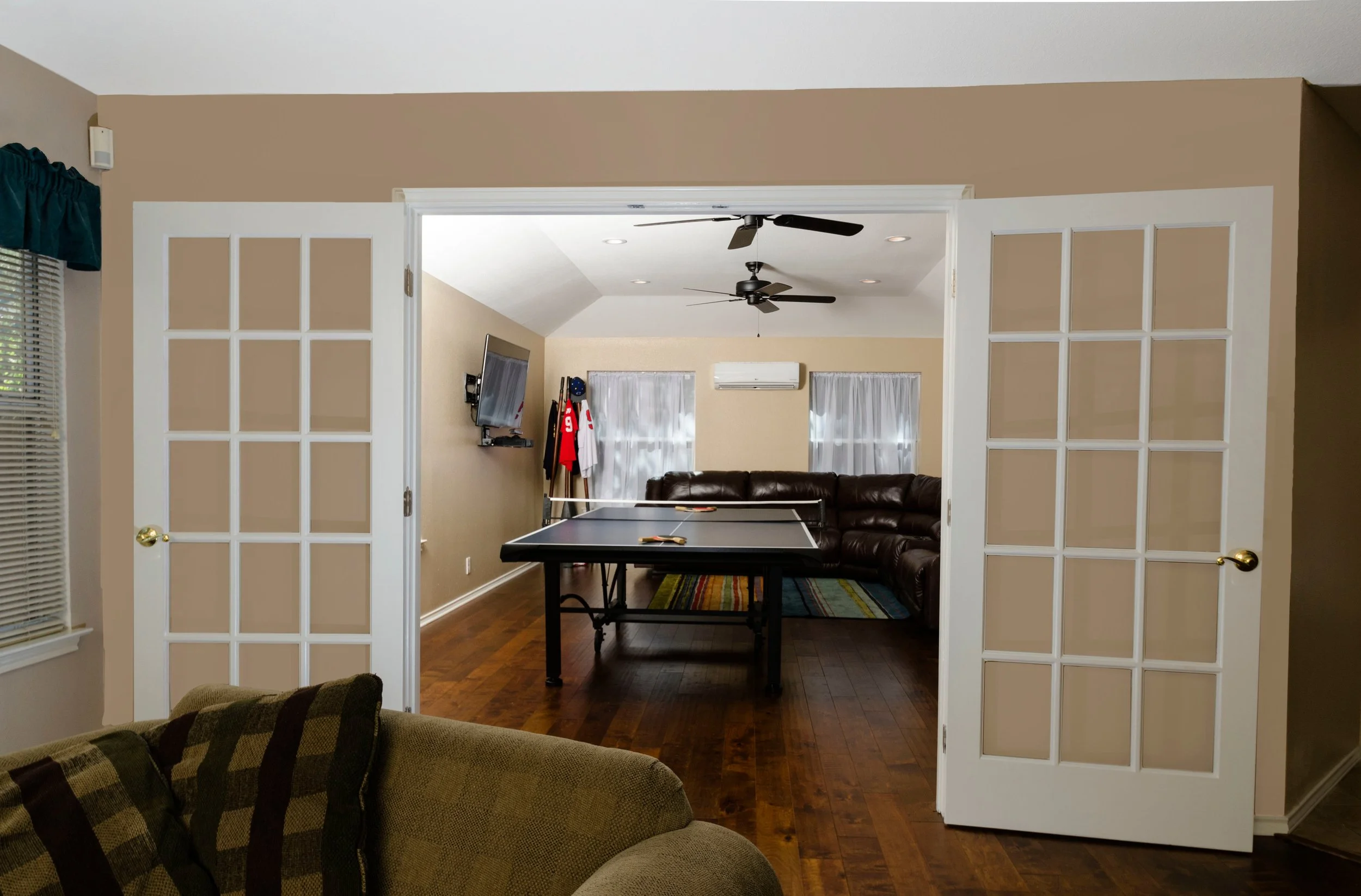 Barrera game room_Aug242016_0329_HiRes.jpg