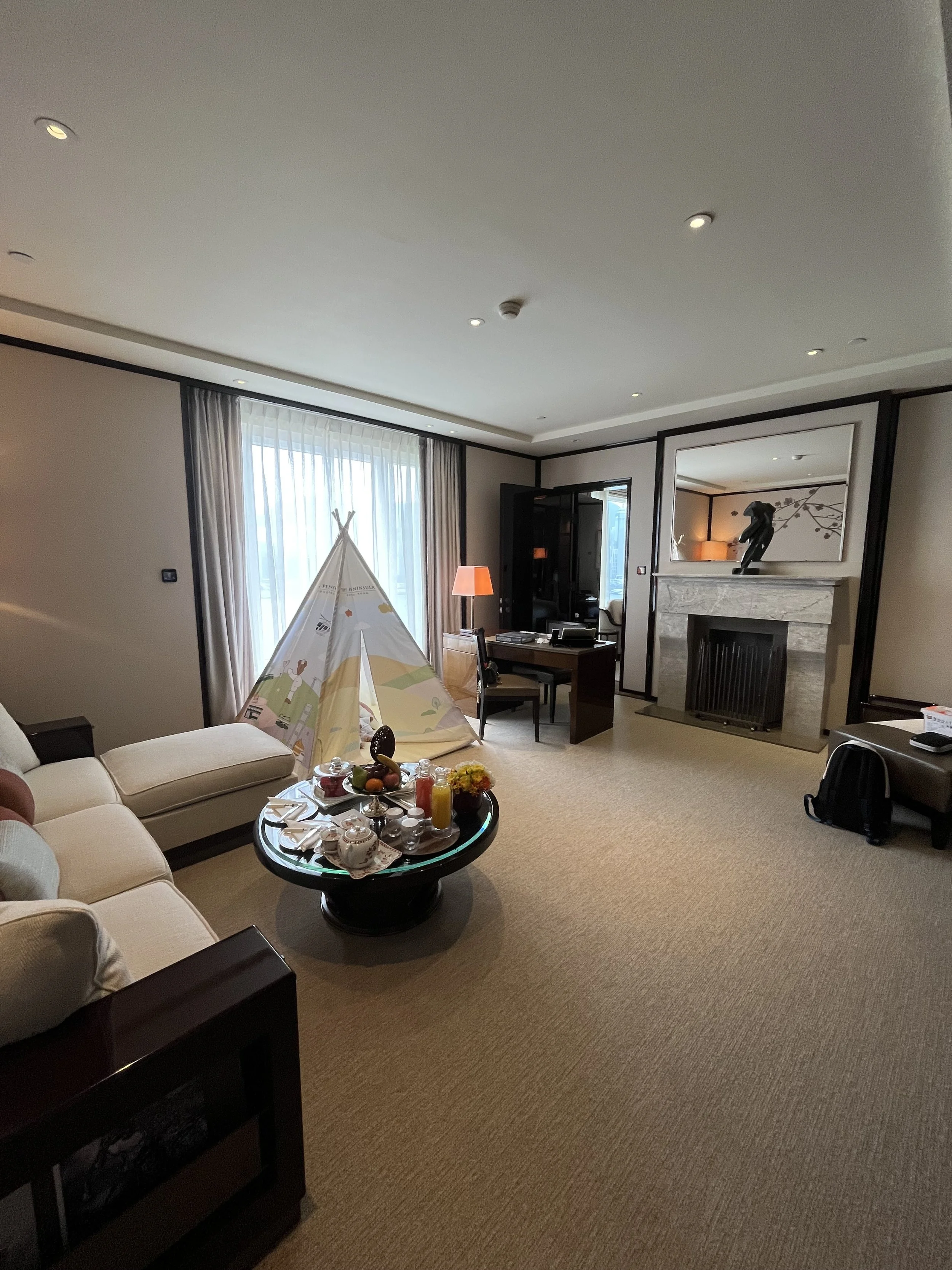 The Peninsula Hong Kong - Living room suite