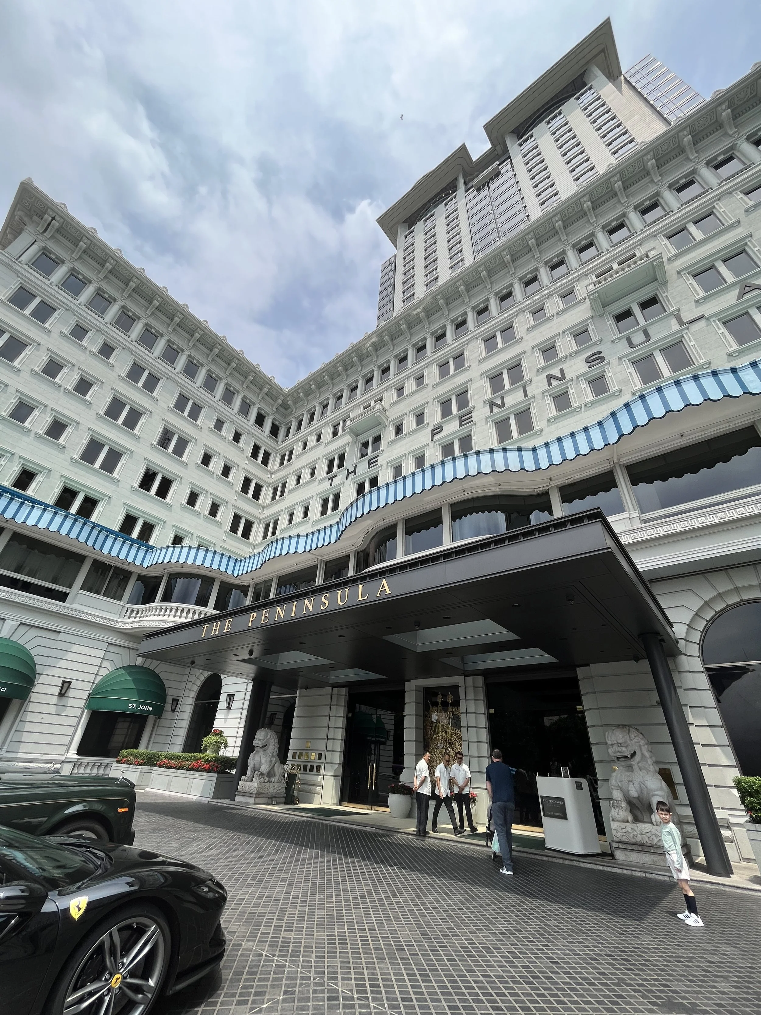 The Peninsula Hong Kong entrance
