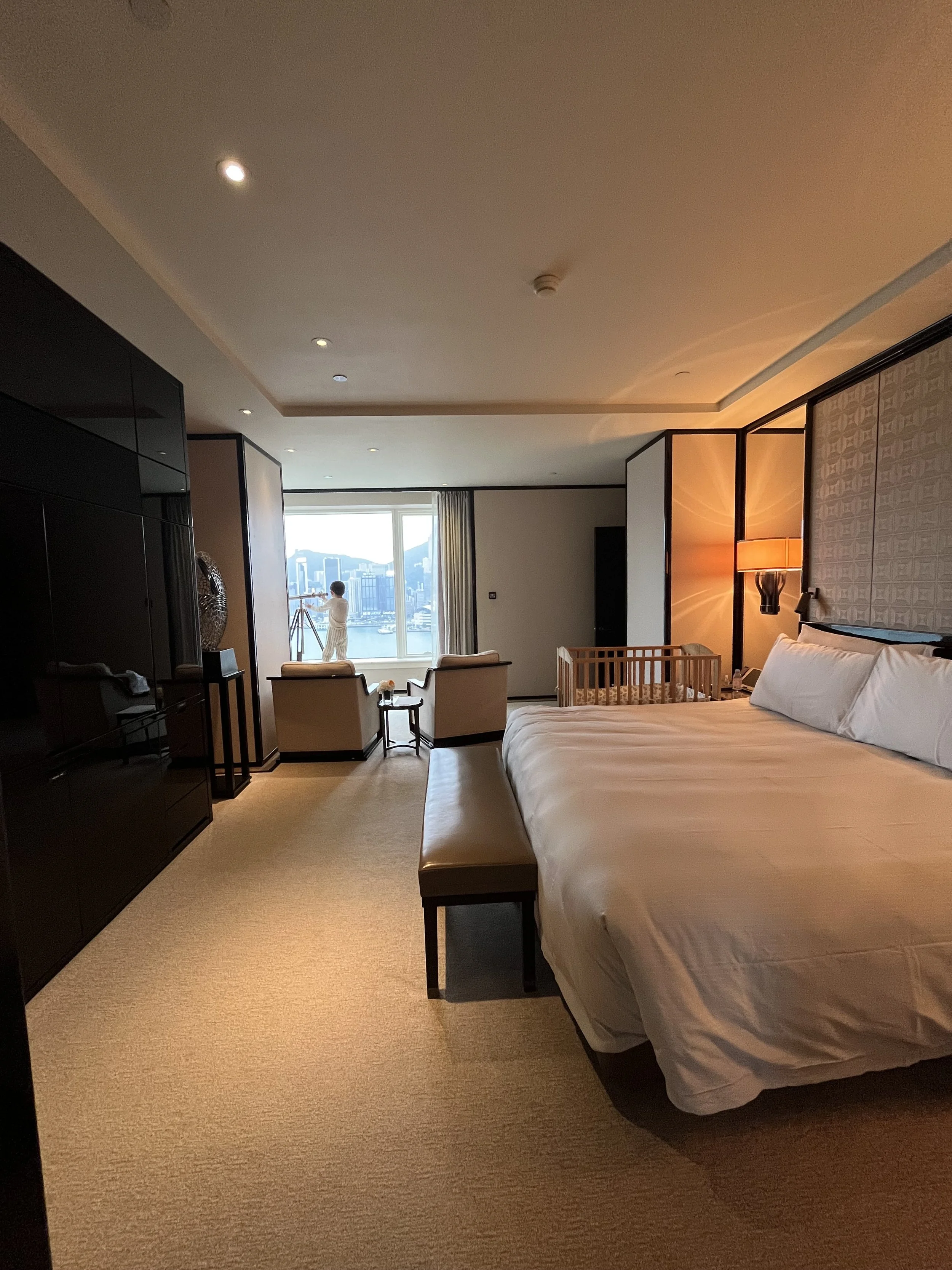 The Peninsula Hong Kong - Deluxe Harbour View Suite