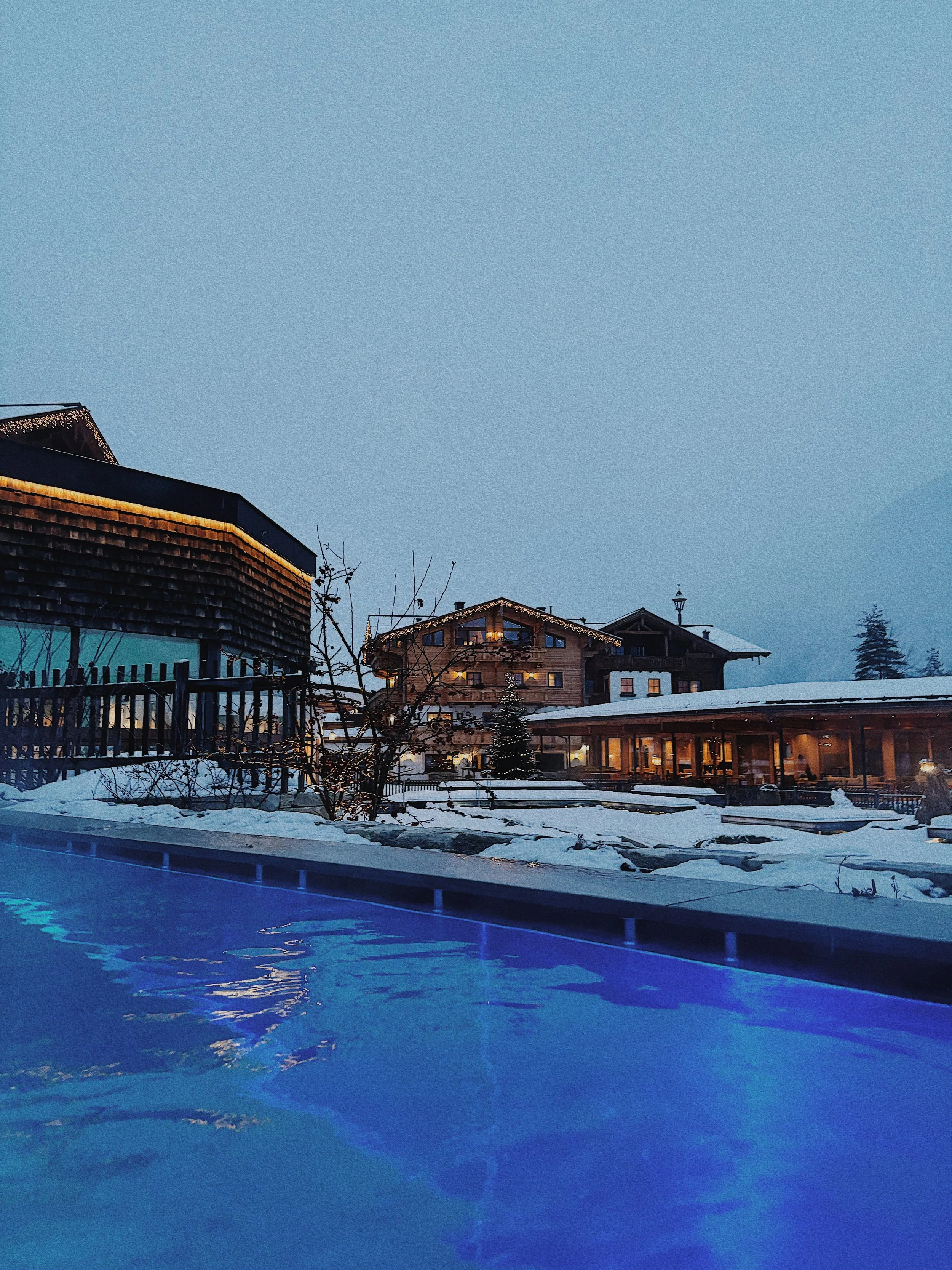 Moar Gut outdoor swimming pool winter