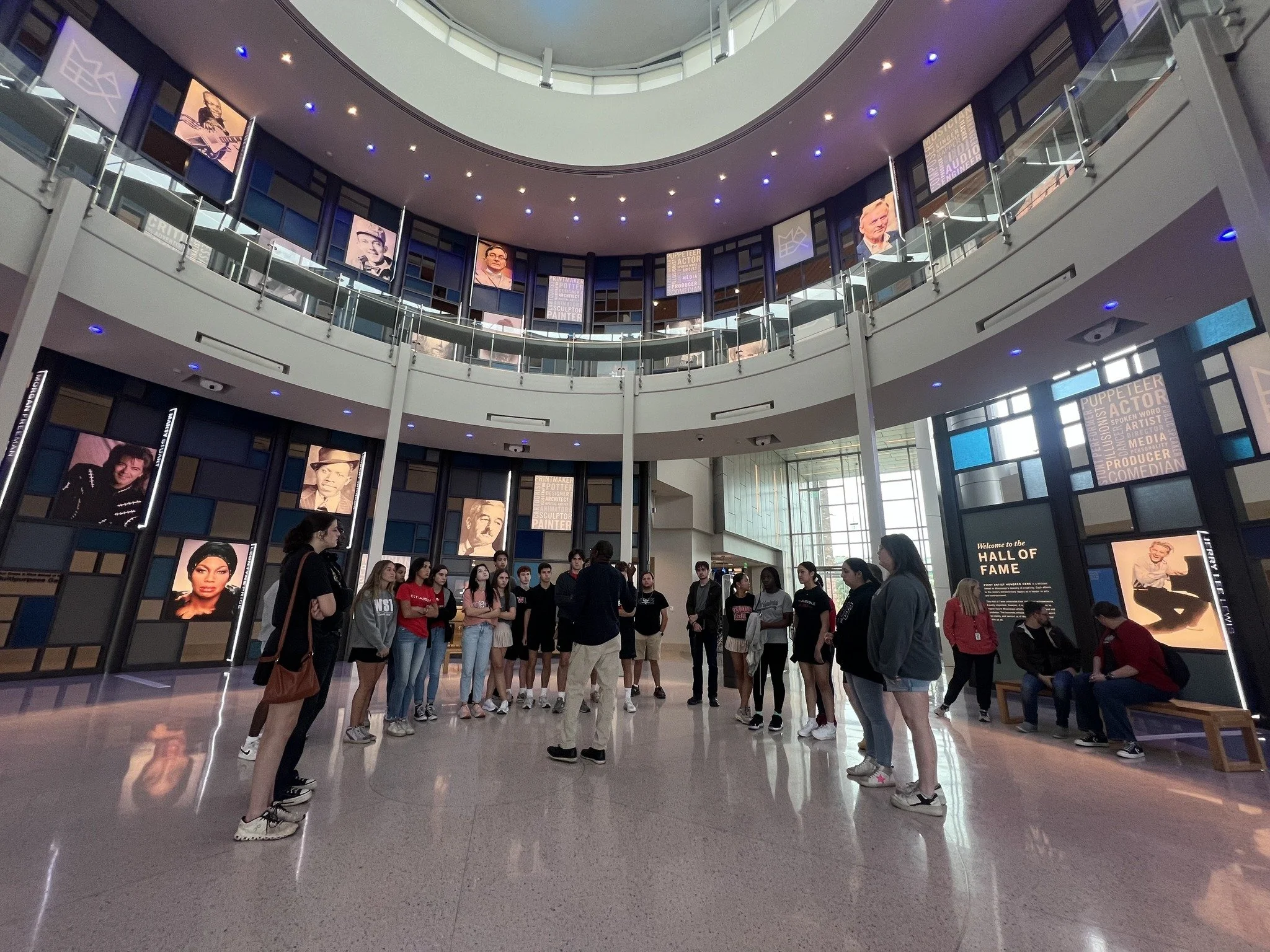 class field trip in the rotunda at the max