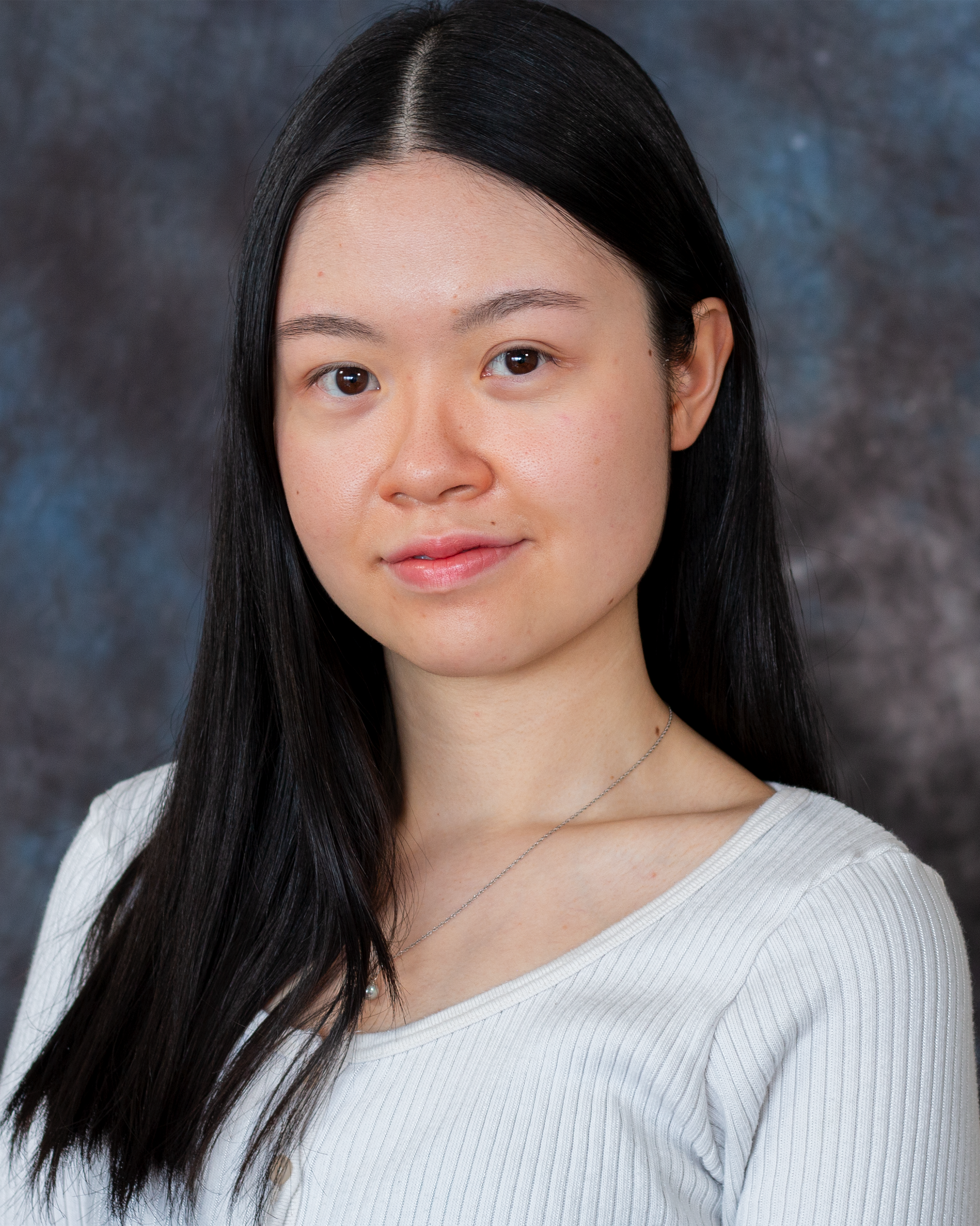 HelenZhou_headshot4.PNG
