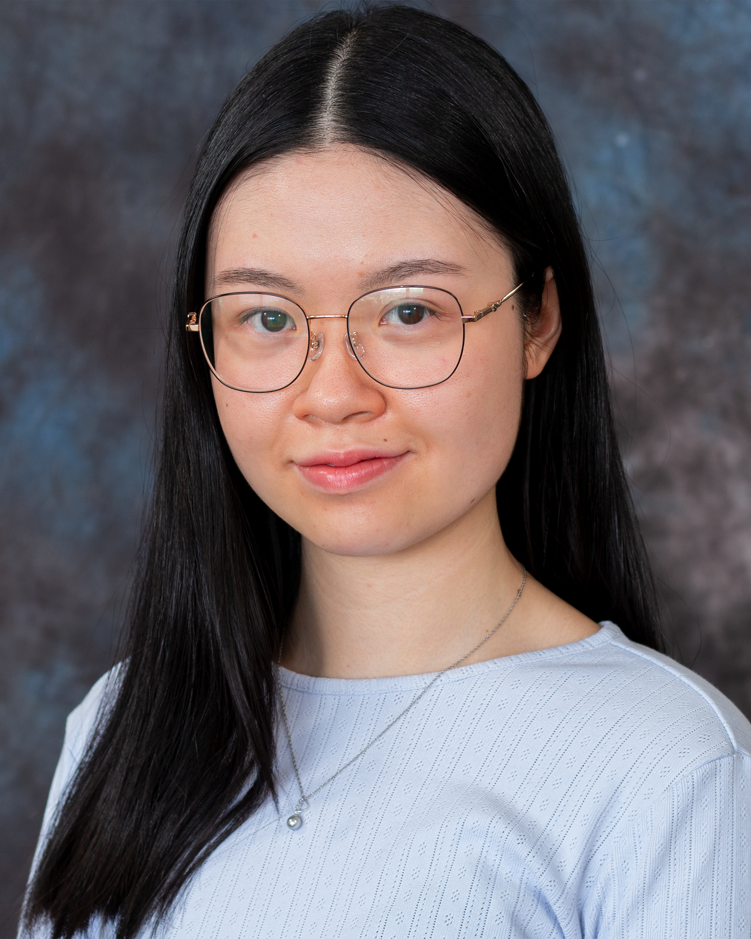 HelenZhou_headshot3.PNG