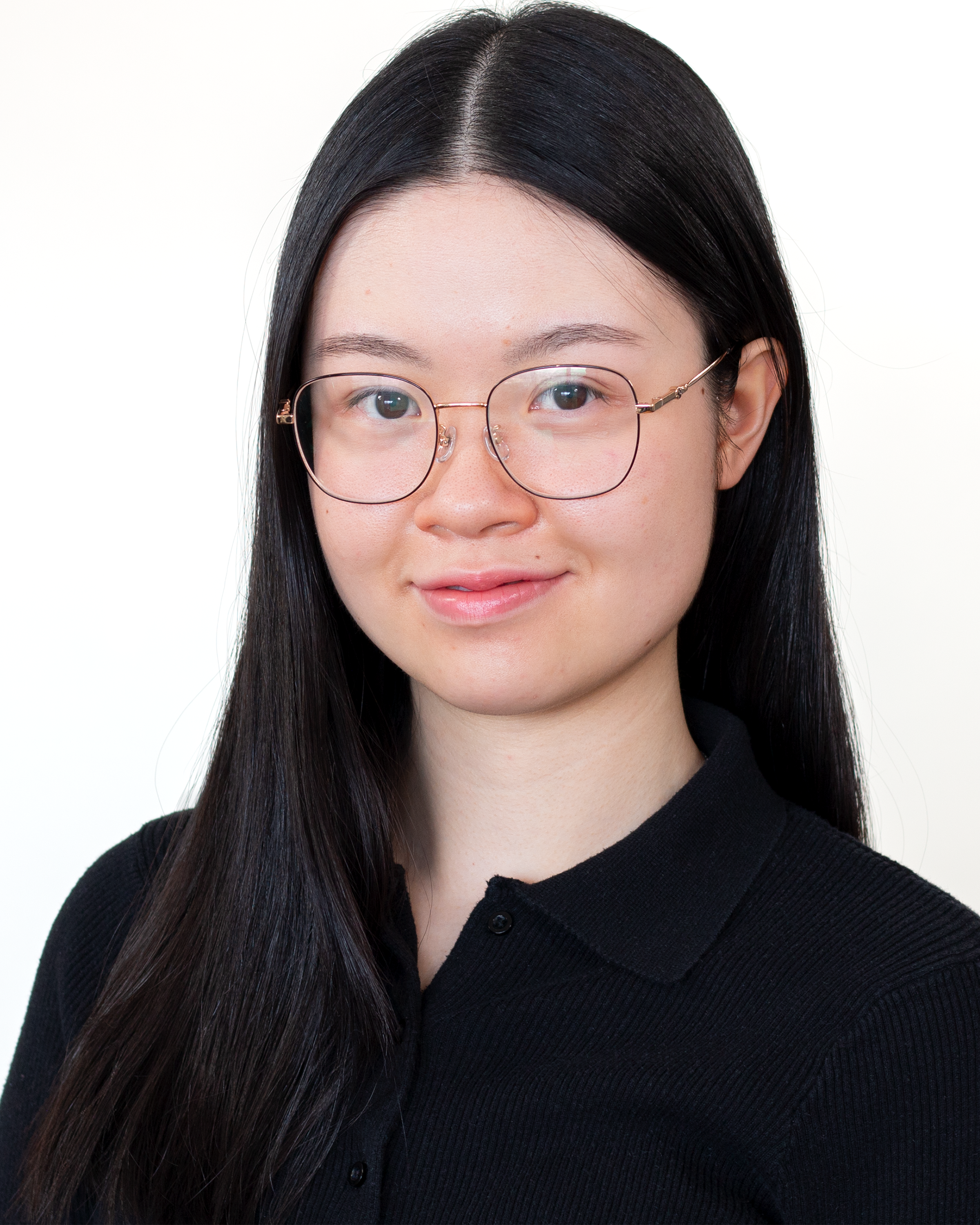 HelenZhou_headshot5.PNG