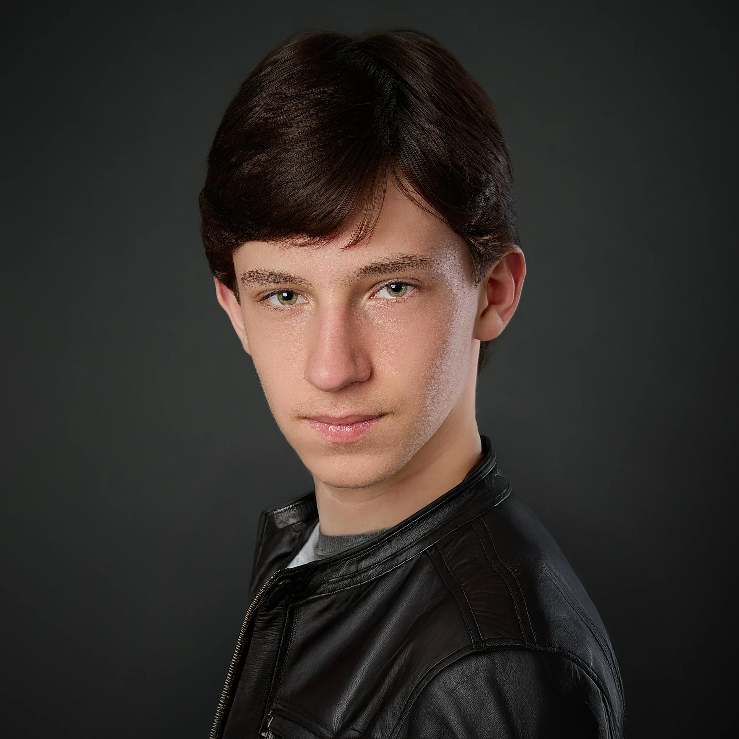 Maxi - Headshot 3.jpg