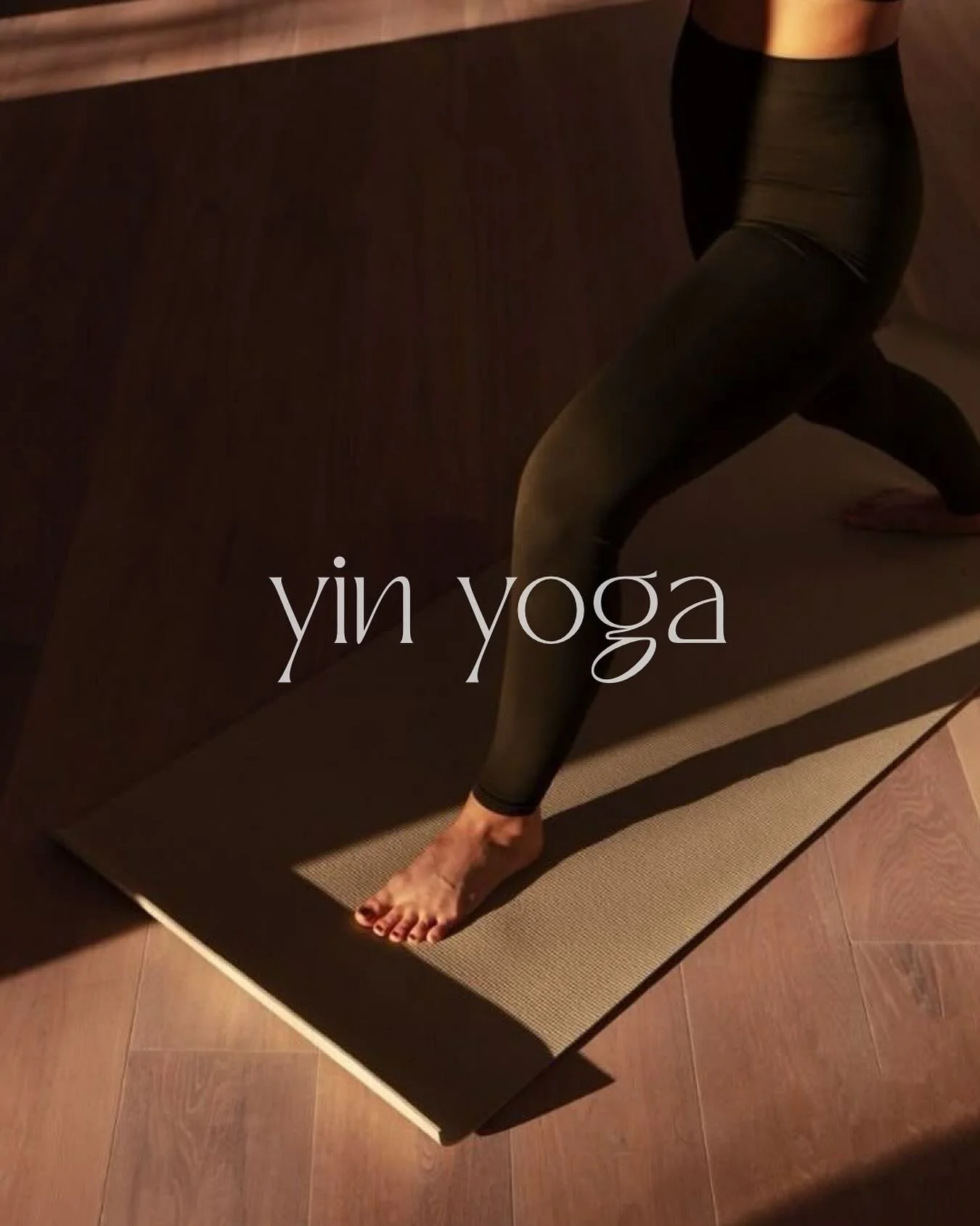 &Ecirc;tre plut&ocirc;t que faire.
Ces quatre mots d&eacute;finissent &agrave; eux seul les principes du yin yoga.

Bas&eacute; sur les ressentis et non sur l&rsquo;esth&eacute;tique ou l&rsquo;alignement, cette pratique s&rsquo;adapte &agrave; chacu