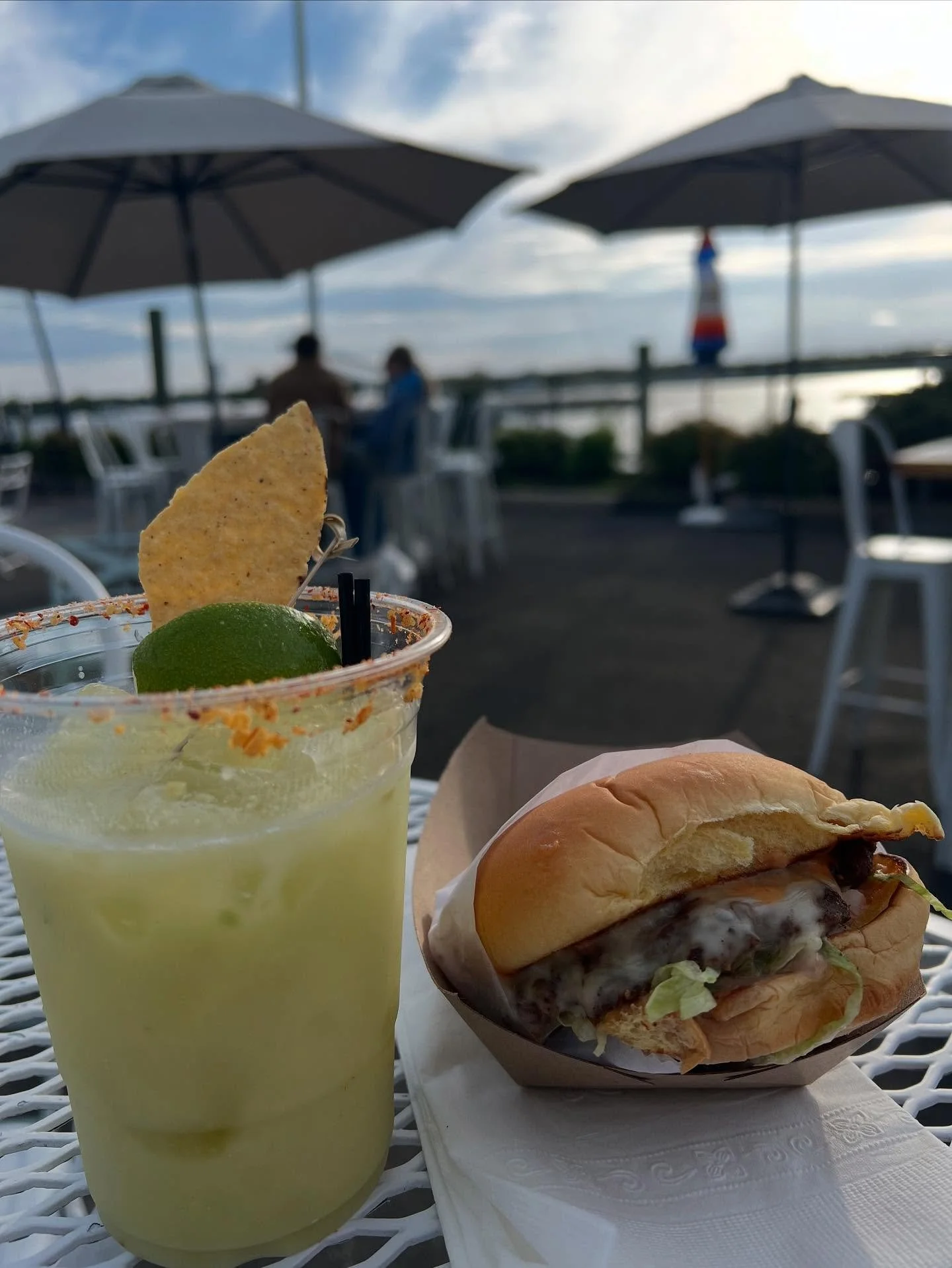 Open for LUNCH & DINNER @ both locations! 🦞 🍔 🦪 
Norwalk 12-8pm
Stratford 11:30am-7:30pm