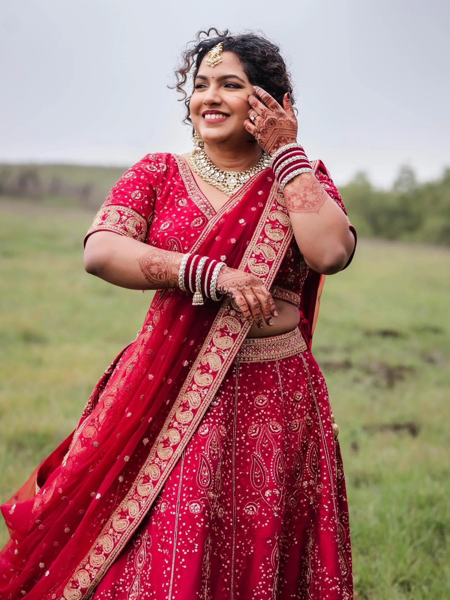 Wind-swept curls and a pretty little moment. ❤️
I am so lucky to get  brides who say , I completely trust your vision ❤️ thank you for your trust ❤️
.
Images by @c_h_a_n_d_yo and me
Makeup and Hair: @shwetagurpur 
Dress: @labelnehasinha 
Jewlery: @na