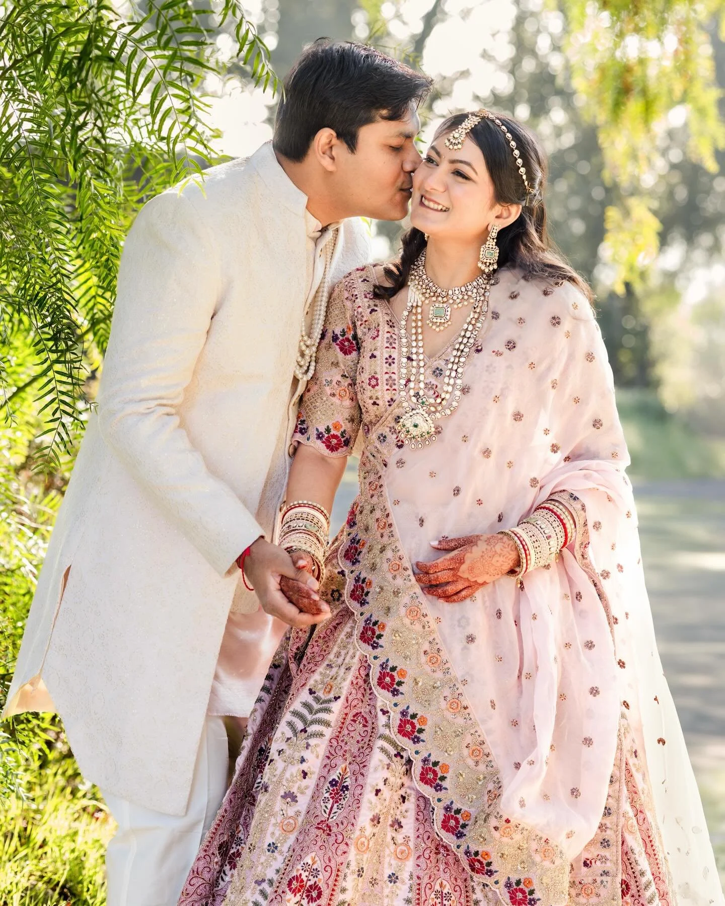 Shreya + Vaibhav 💕
.
Images by @villarajphoto and me
Decor: @dazzlingstreaks 
Makeup: @makeupstarstudio 
Venue: @sunolscasabella 
Videographer: @virazzproductions 
.
.
.
.
.
.
.
Bay Area gujrati wedding photographer , Bay Area Punjabi wedding, Bay A