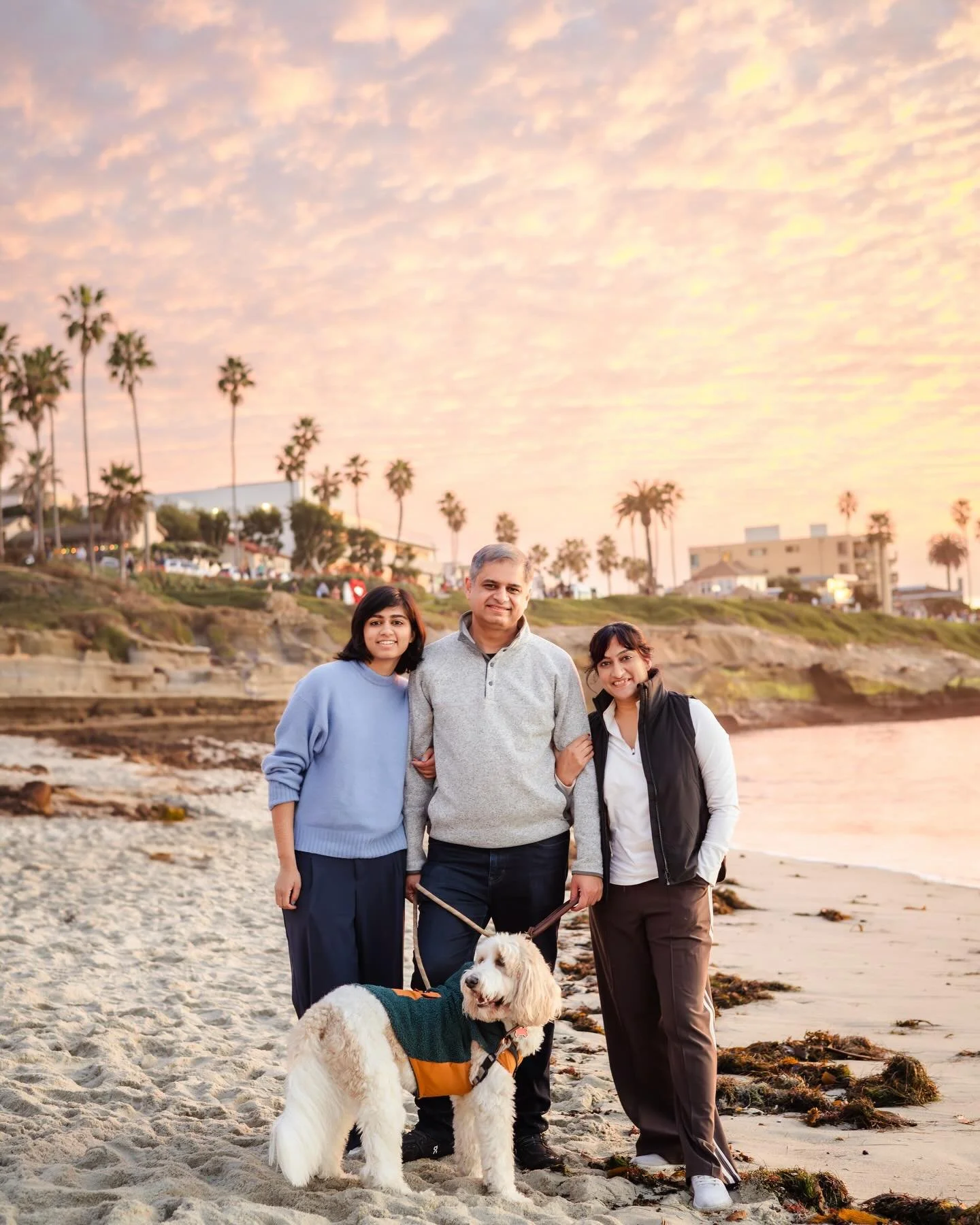 New year, new memories, and the same Vitamin Sea. 🌊 This San Diego trip was extra special because our baby boi Mocha got to join the adventure! Wishing you all a happy and healthy 2026. ✨ 🐾
.
Cover photo credit to my daughters friend- @vv.iviann 
.