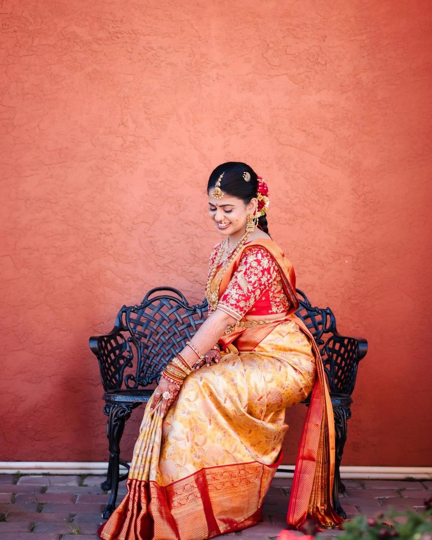It was fun capturing the morning glow and even brighter smiles with Sanjana and her crew. Sanjana you looked breathtaking!
.
.
Hair and Makeup: @makeup_by_vimochana 
Saree draping : @makeup_by_vimochana 
Decor: @sahievents 
Venue: @rioslovellwinery 
