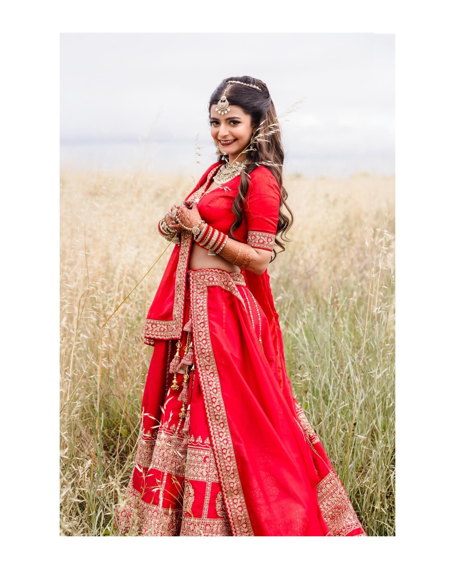 Palak serving pure &lsquo;Uff teri ada&rsquo; energy today ❤️
.
Makeup and Hair: @makeupelegantby_sonam 
Henna: @hennacreationzsd 
Decor: @shaadidecorrental 
Catering: @jalsacatering 
Dj: @djtanveer 
Venue: @clubautosport 
.
.
.
.
Bah area Indian wed
