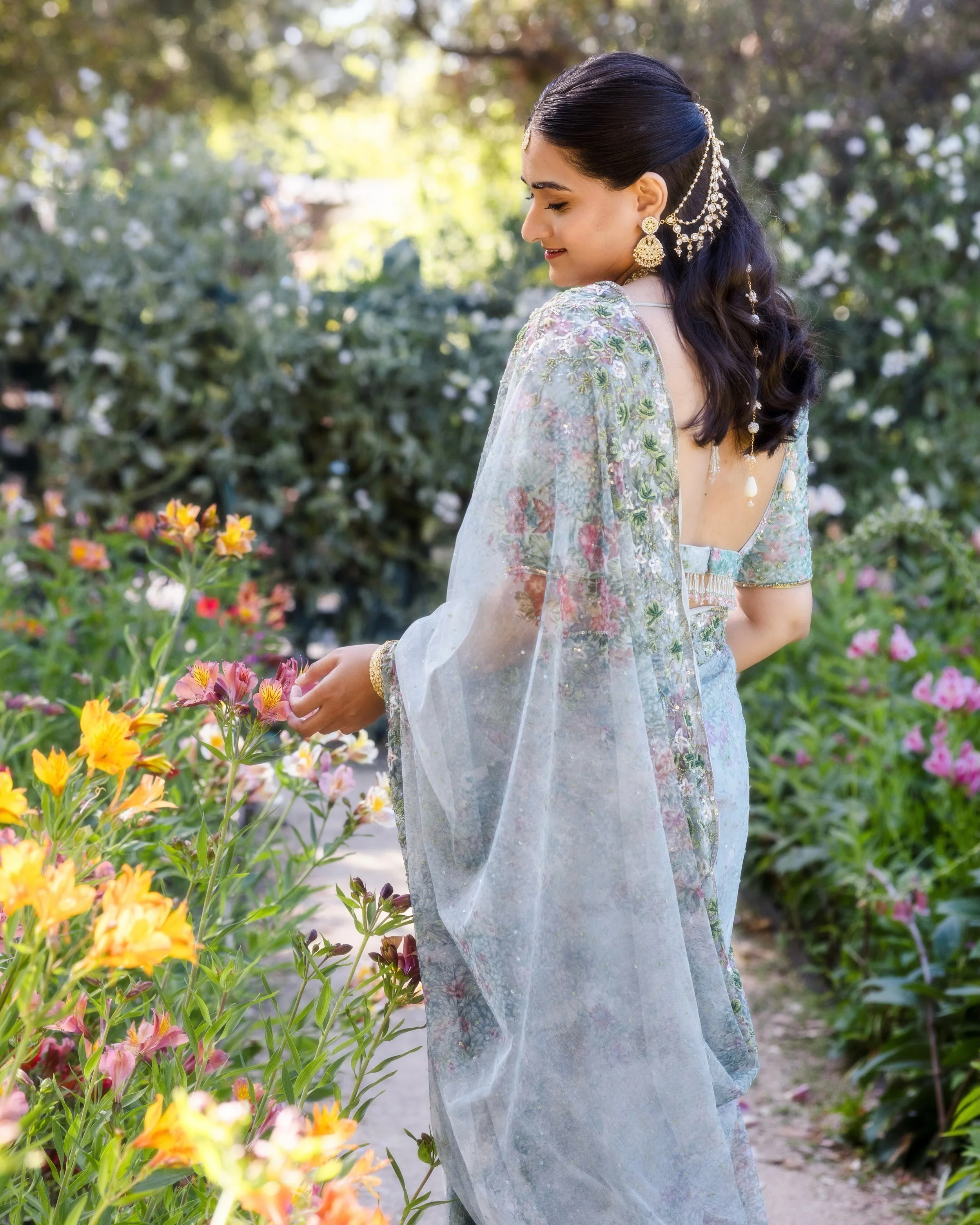 &ldquo;Pari looked absolutely like a pari (fairy)&rdquo; is what everyone said, and I couldn&rsquo;t agree more. ✨
.
Makeup and Hair: @beautybyranjana 
Decor and Florals: @11cubedesigns_ 
Saree: @anitadongre 
Jewlery: @mortantra 
Hair accessories: @g