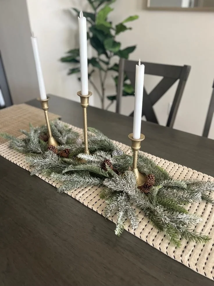 Holiday dining room table centerpiece_.jpg