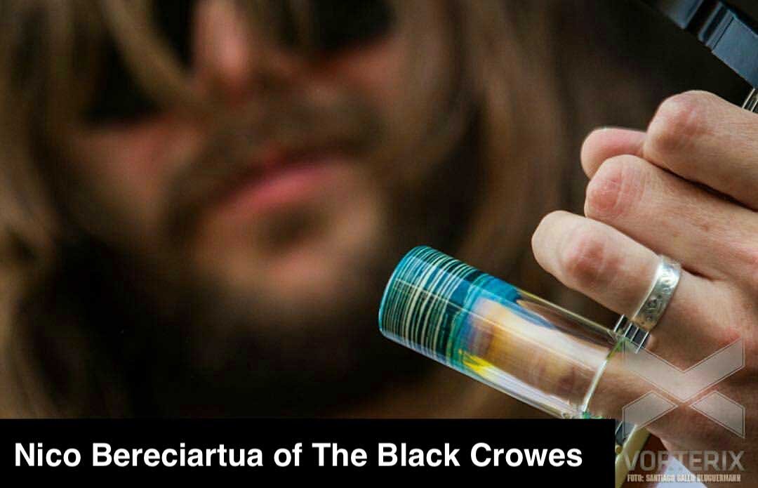 Close-up of Nico Bereciartua holding a Silica Sound glass slide