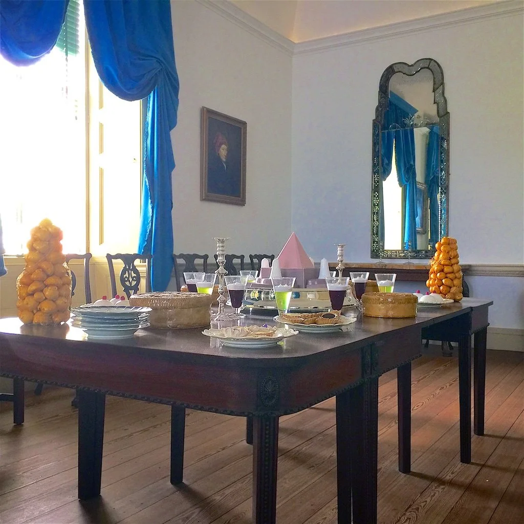Dining Room: The Palace received a  George Washington in 1791 when he stopped in New Bern on his southern tour. At the Palace, Washington was entertained at a banquet and ball.