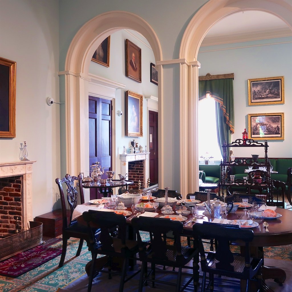 Dining Room: The dining room was used for family meals and entertaining guests. The china displayed on the dining table belonged to George and Martha Washington.
