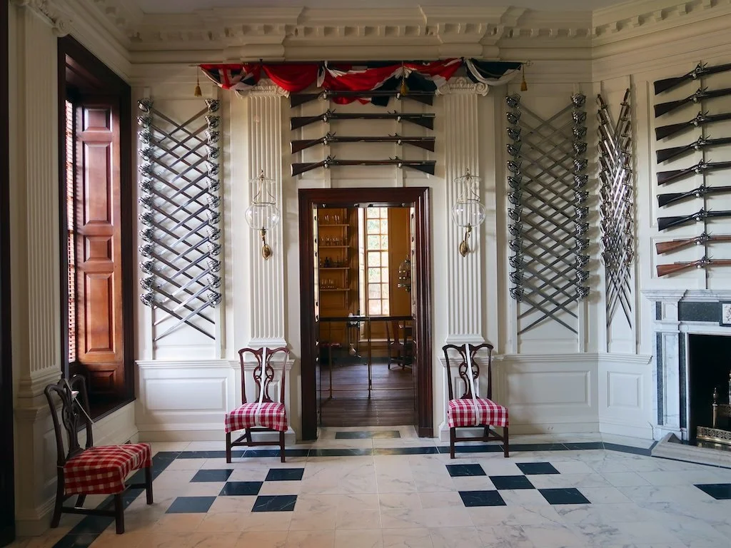 The decision to paint is based on a reevaluation of archaeological evidence. The floor of this "vestibule to the Palace" is of white Purbeck, alternating with black Belgian marble.