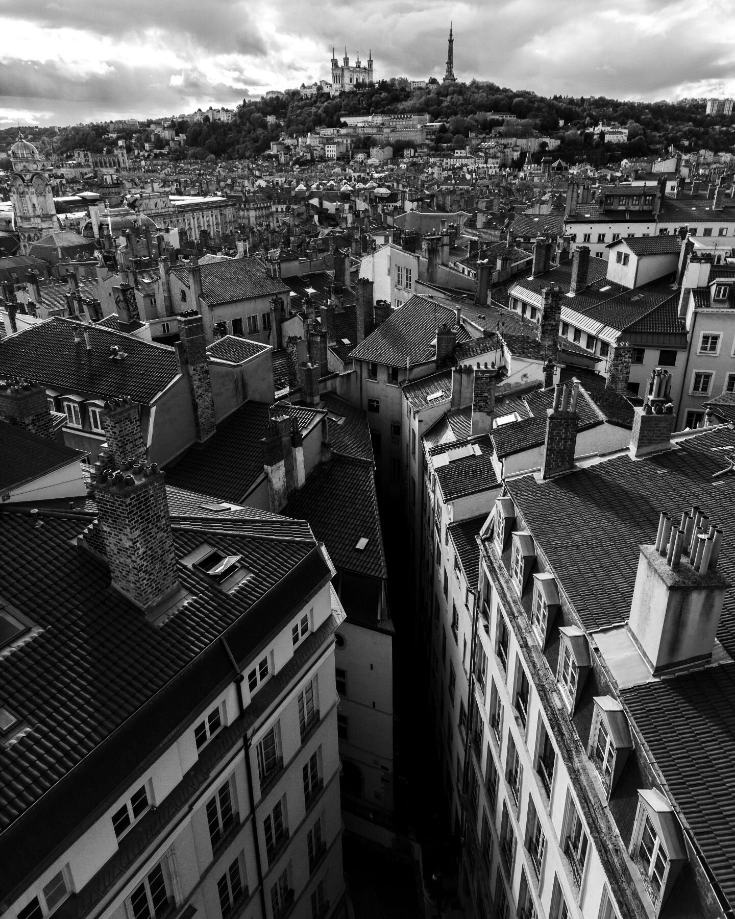 Fourvi&egrave;re depuis la croix rousse

#lyon #france #europe #dji #mini3pro #streetphotography #lyon_seulement #lyoncity #lepetitpaum&eacute; #lebonbonlyon #lyontourisme #lyonfallinlove #lyon_secret #leprogres #lyon_only #onlylyon #streetstyle #old