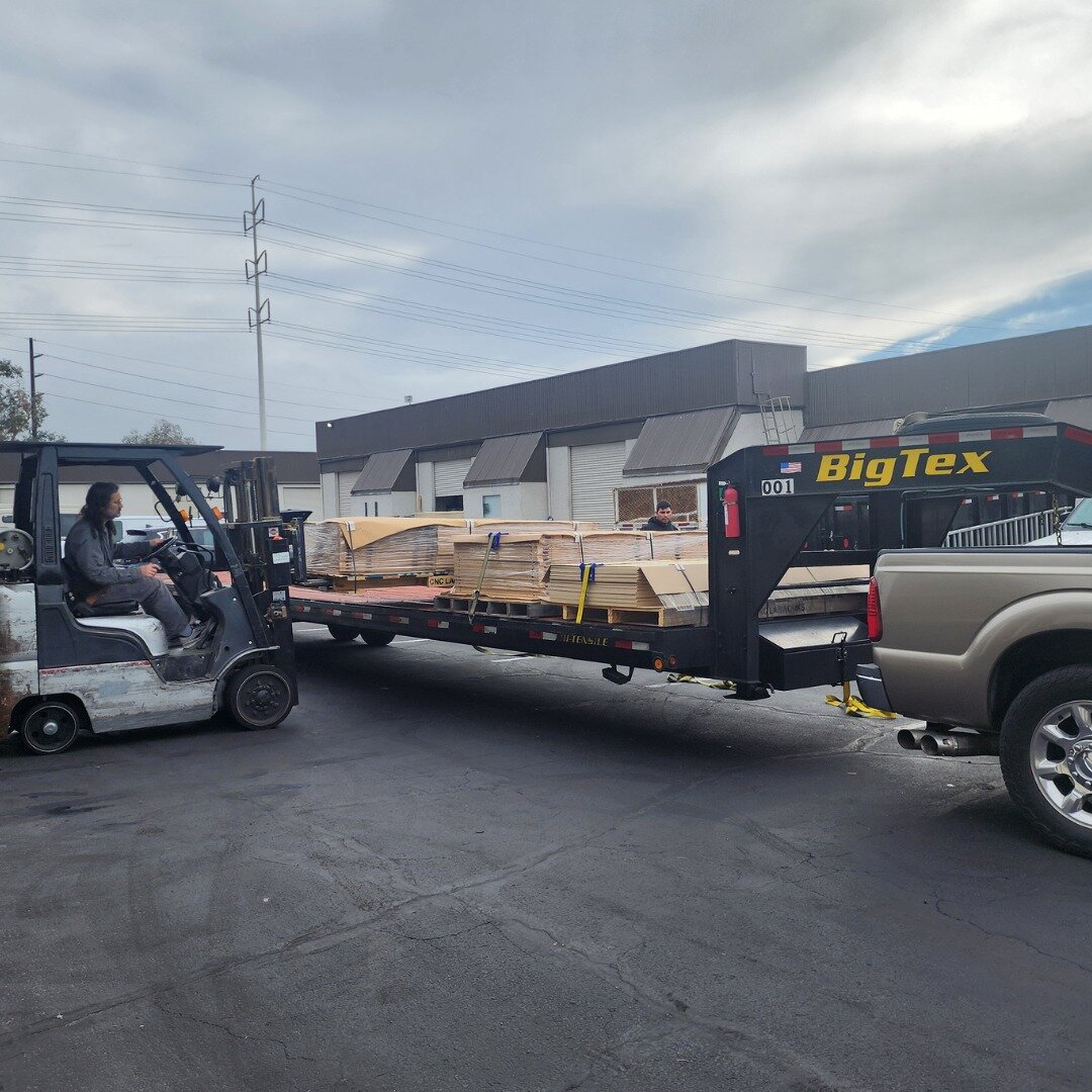 We sure are thankful for our forklifts during busy days at the shop! Fred loaded a customer's trailer with 5 pallets of melamine parts for store fixtures. This is the 2nd half of the order, for a total of 10 pallets going out in one day. 🦸&zwj;♂️

#