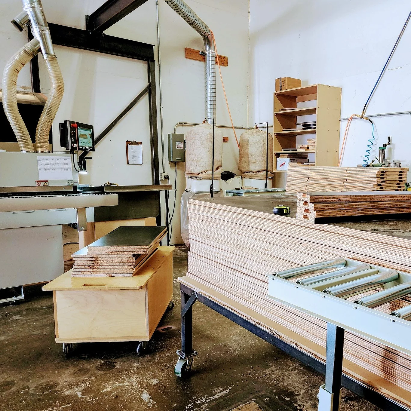 Edgebander production of retail displays