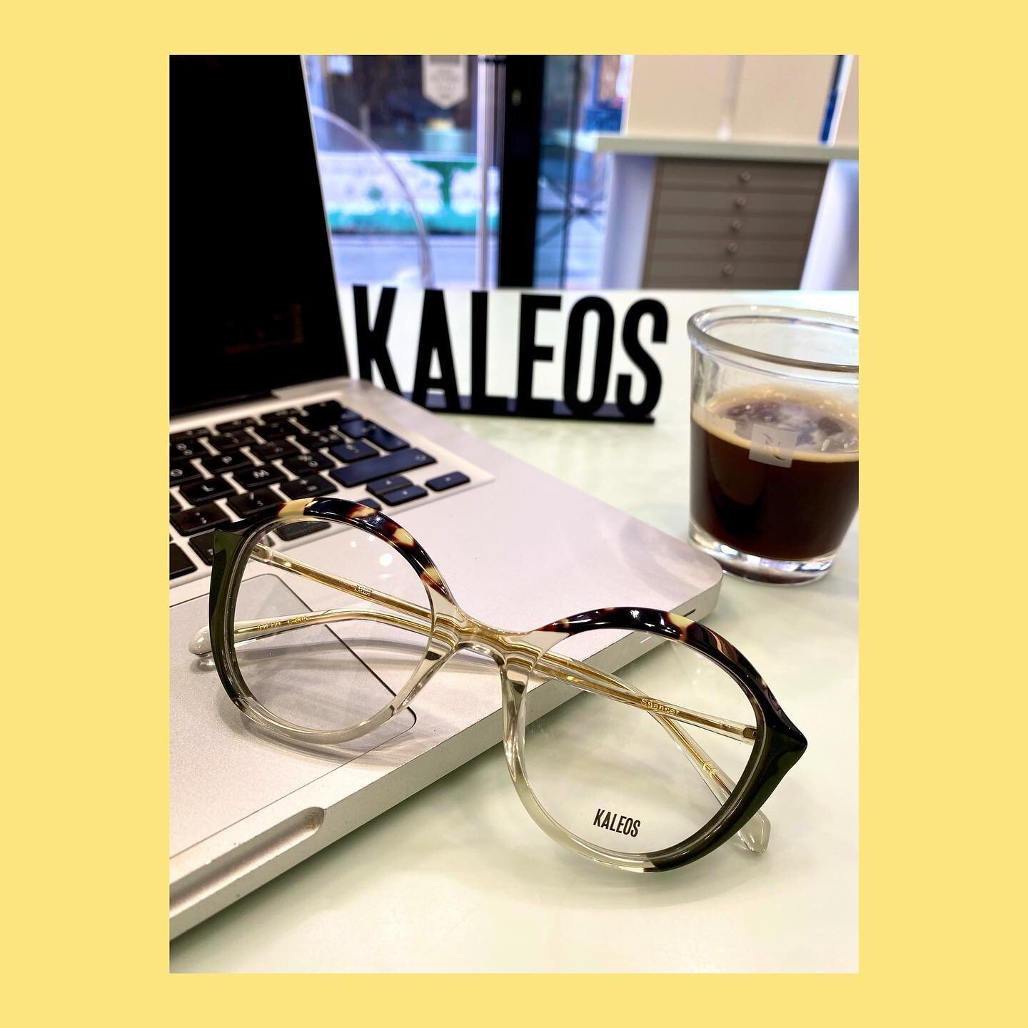 At work ☕️ 💻 👓 

Jamais sans mon caf&eacute;, mon ordi ordinateur et surtout ma paire de lunette pr&eacute;f&eacute;r&eacute;e !!! 

➡️ Vous aussi, vous avez votre paire chouchou ? 

#kaleos  #kaleoseyehunters #lunettestoulouse #toulouse #lunettest