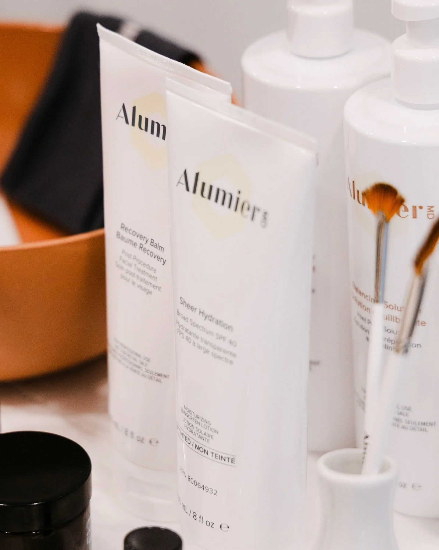 Ready to hit reset on your skin? Alumier MD peels tackle hyperpigmentation, fine lines, and texture&mdash;giving you that spring-ready glow before tank top season hits. Your skin will thank you 🖤

#northbayskinclinic #northbayontario