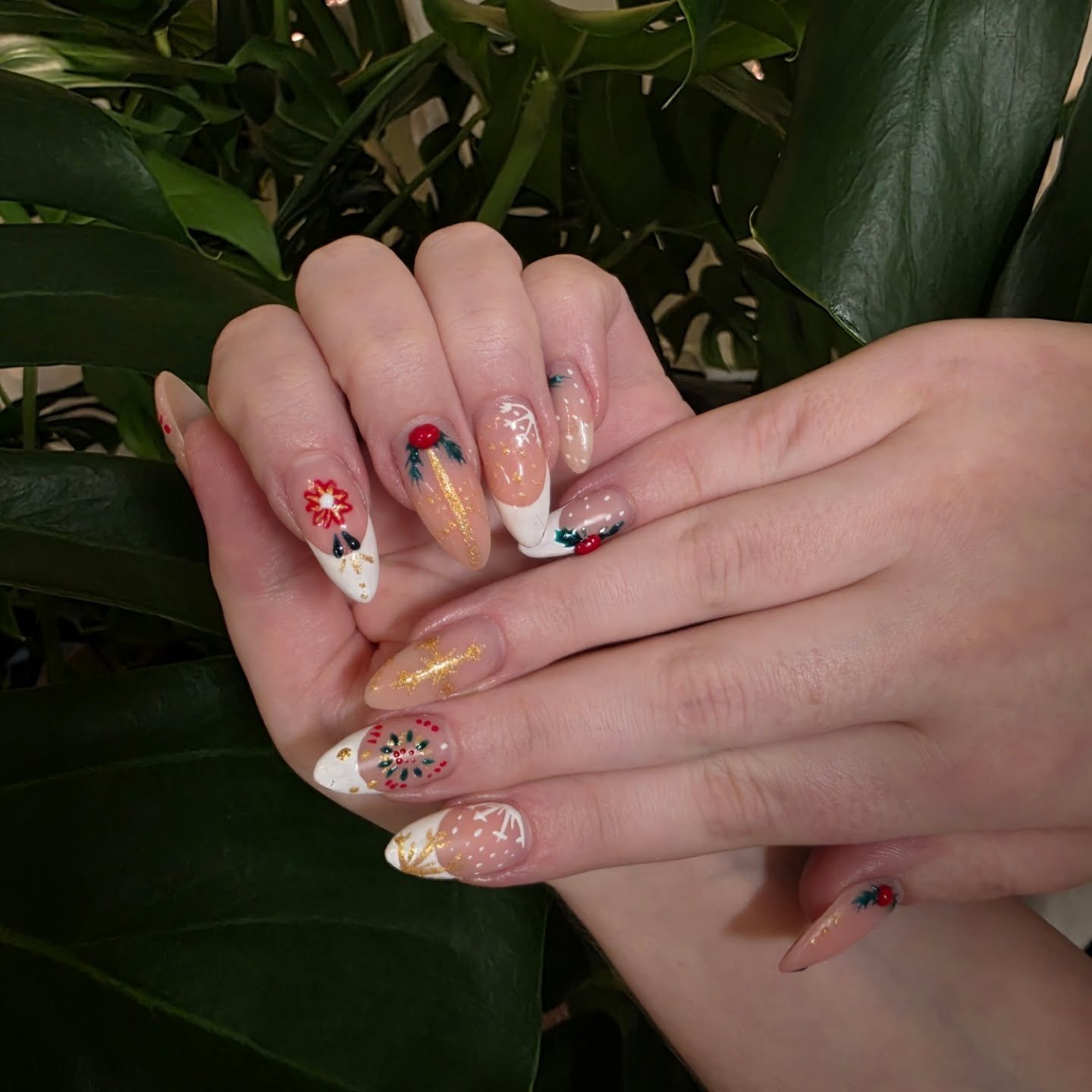 Holiday nail designs are starting!

Whether you're team classic red, cozy neutrals or full Christmas sparkle, a fresh manicure is always great for the holidays! 🎄

#salttherapy #saltdayspa #nailart #holidaymanicure #leducspa #yegspa