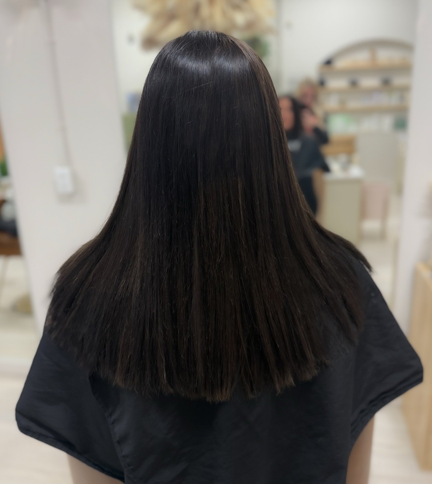 Philocaly 🖤
3 rows of 18&rdquo; Genius Wefts custom coloured 
swipe to see her transformation!
@philocalyhair