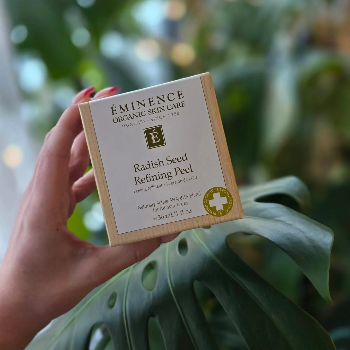 Product of the Week
🍯Radish Seed Refining Peel🍯
This powerhouse peel from Eminence delivers instant radiance! It gently exfoliates with a blend of radish seed, honey and fruit acids to reveal smooth, refreshed, luminous skin!

#saltdayspa #saltther