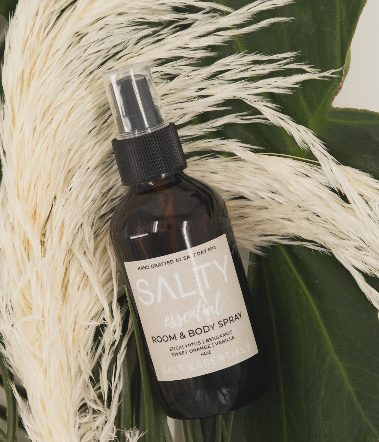 People always ask what that scent is the moment they walk into Salt&hellip;

It&rsquo;s our signature blend &mdash; vanilla, bergamot, sweet orange, and eucalyptus.

Warm, calming&hellip; and now you can take it home with you.

Our Salt Essentials li